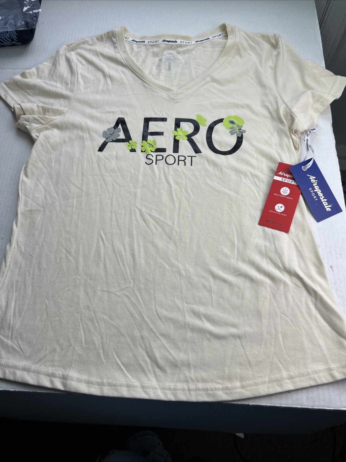 Aeropostale Sport Women’s XL V-Neck Tshirt Light Yellow New 545