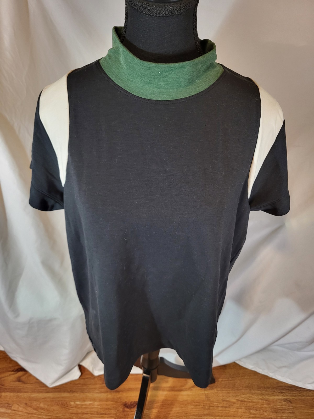 Oiselle Size Large Womans Mock Neck S/S Shirt