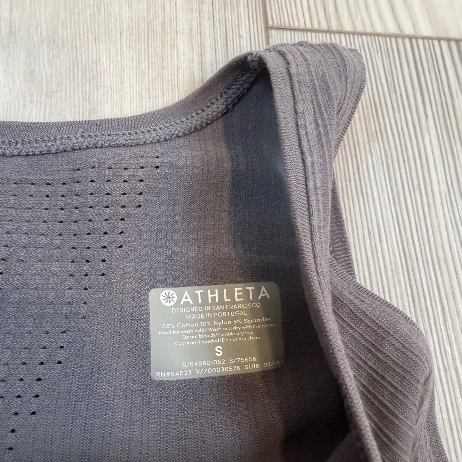 Athleta Gray Seamless Ribbed Pointelle Performance Tank Top Small S 75656