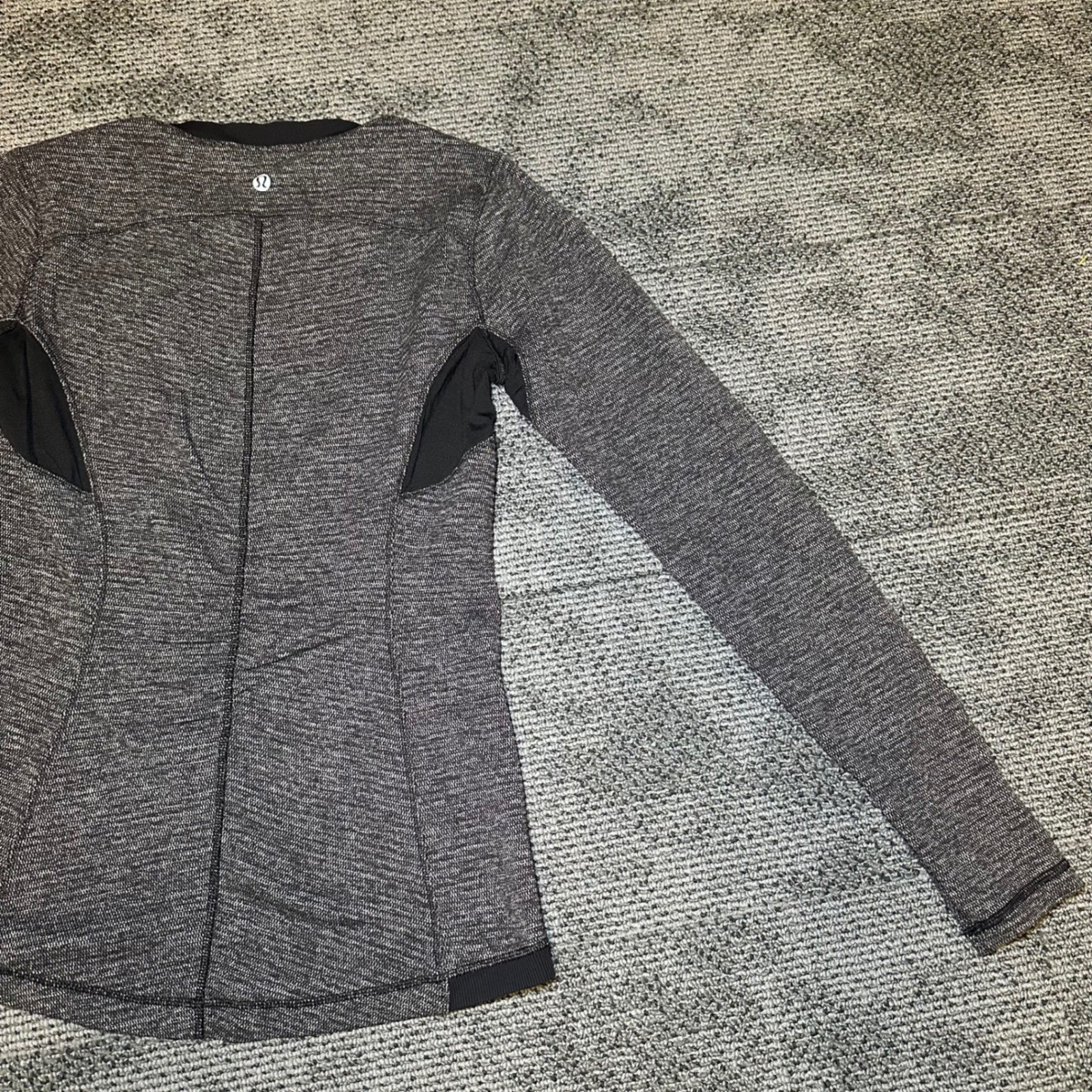 Lululemon Space Dye Heathered Gray Long Sleeve Running Top Thumbholes Womens