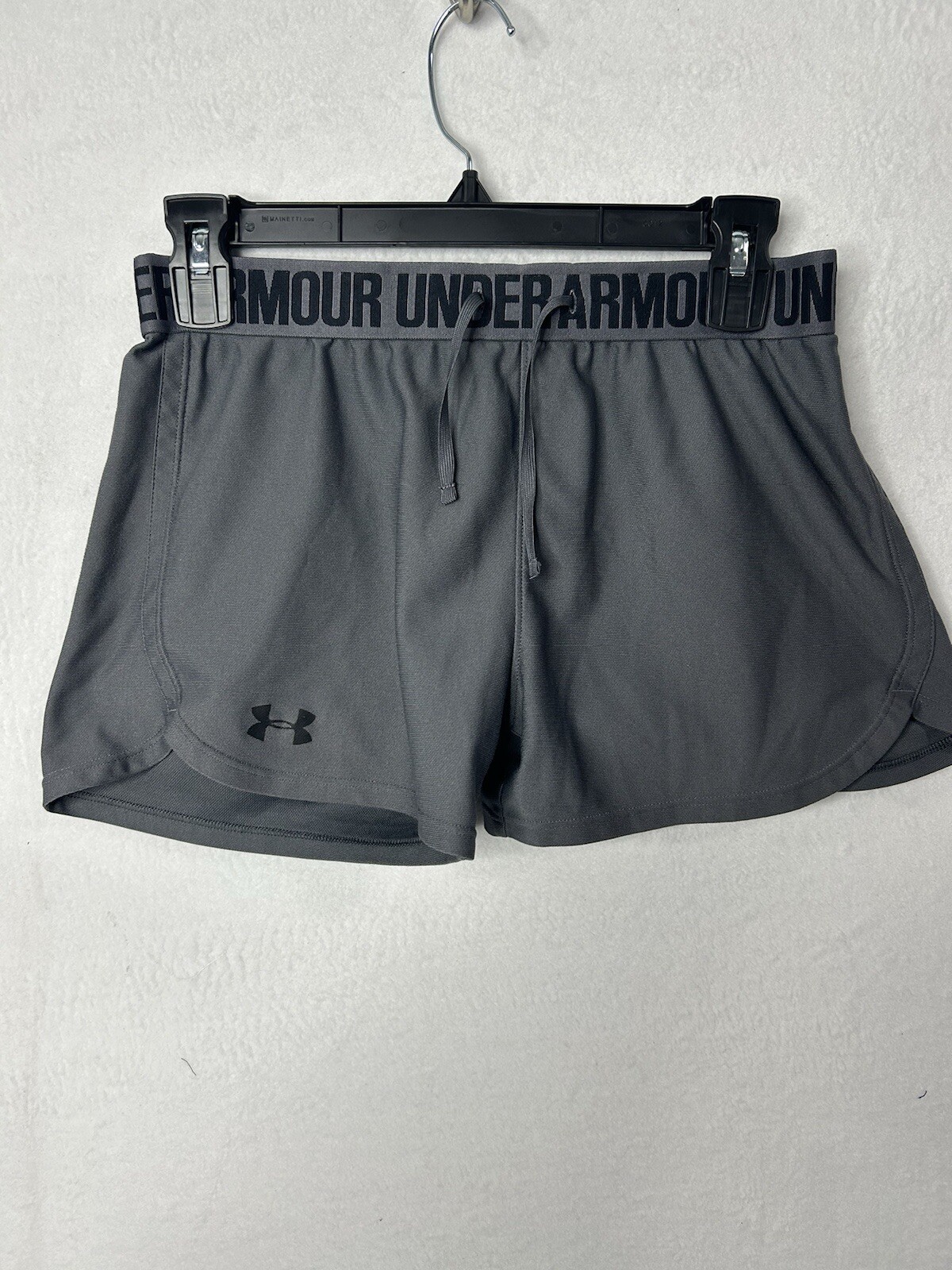 WOMENS UNDER ARMOUR HEATGEAR FIT GRAY ATHELTIC SHORTS WITH DRAW STRING SIZE XS