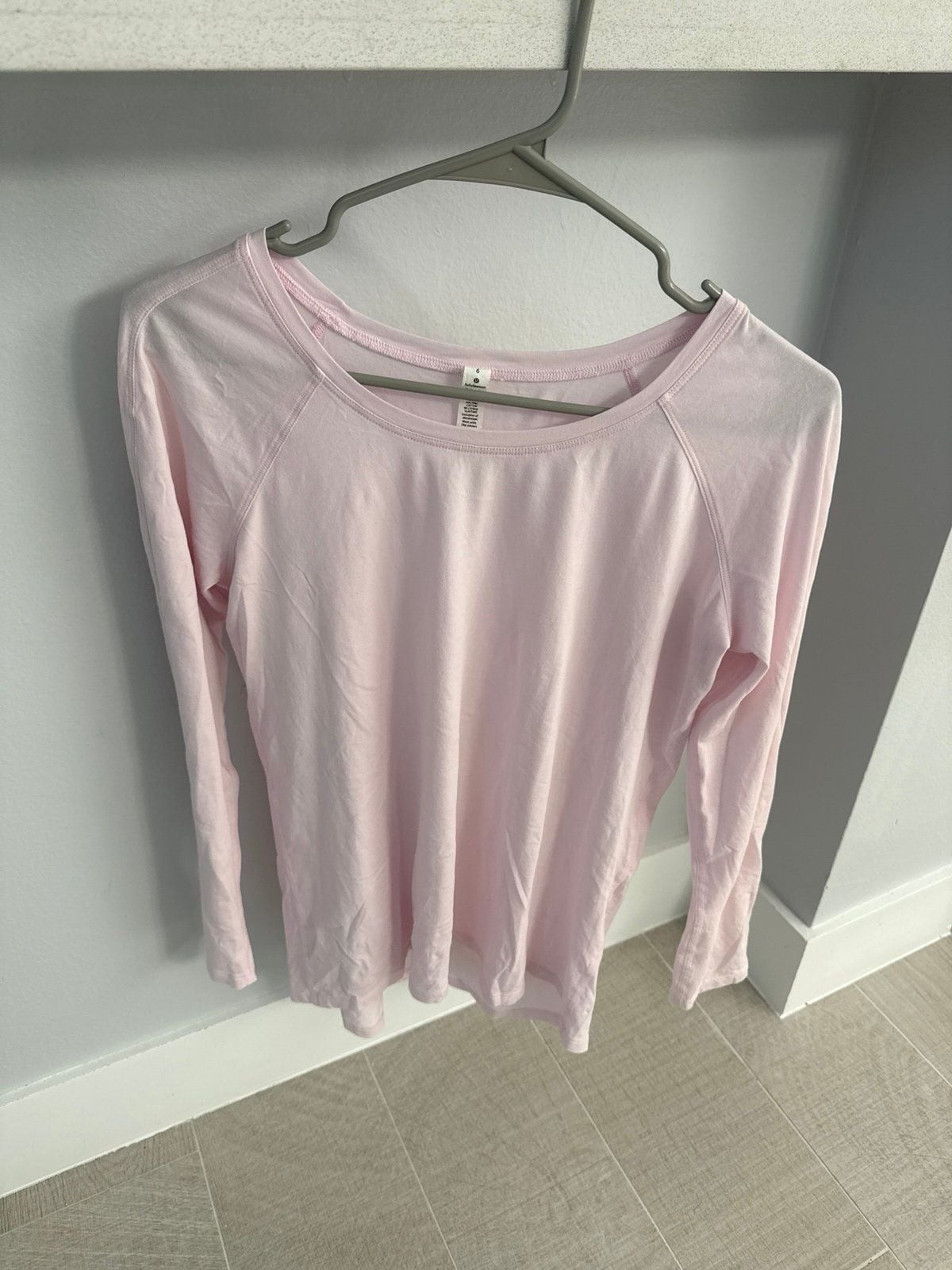 Lululemon long sleeve T-shirt size 6