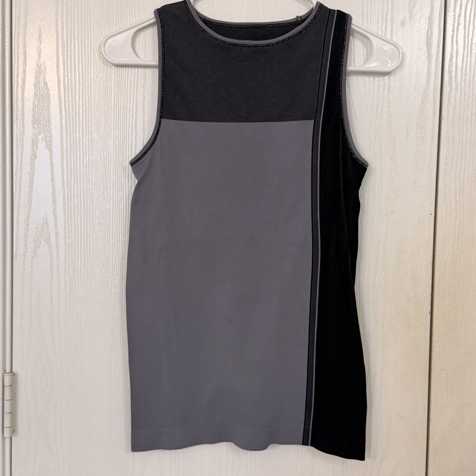 Athleta Tank Top Womens M Gray Black Derek Lam 10C Sleeveless Ribbed Colorblock