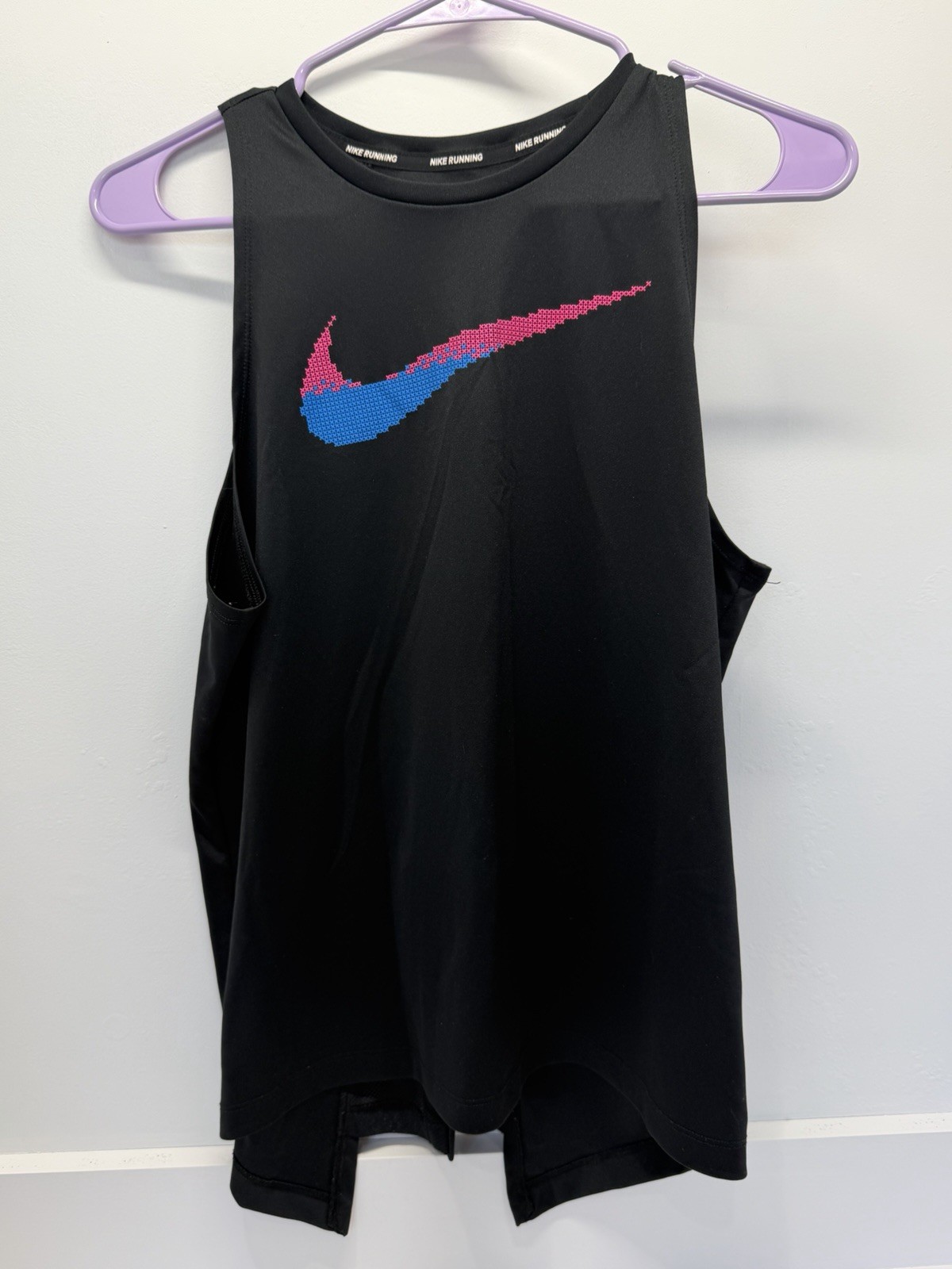 Nike Women’s Black Drifit Running Pixel Logo Split Mesh Back Hem Tank Top Medium