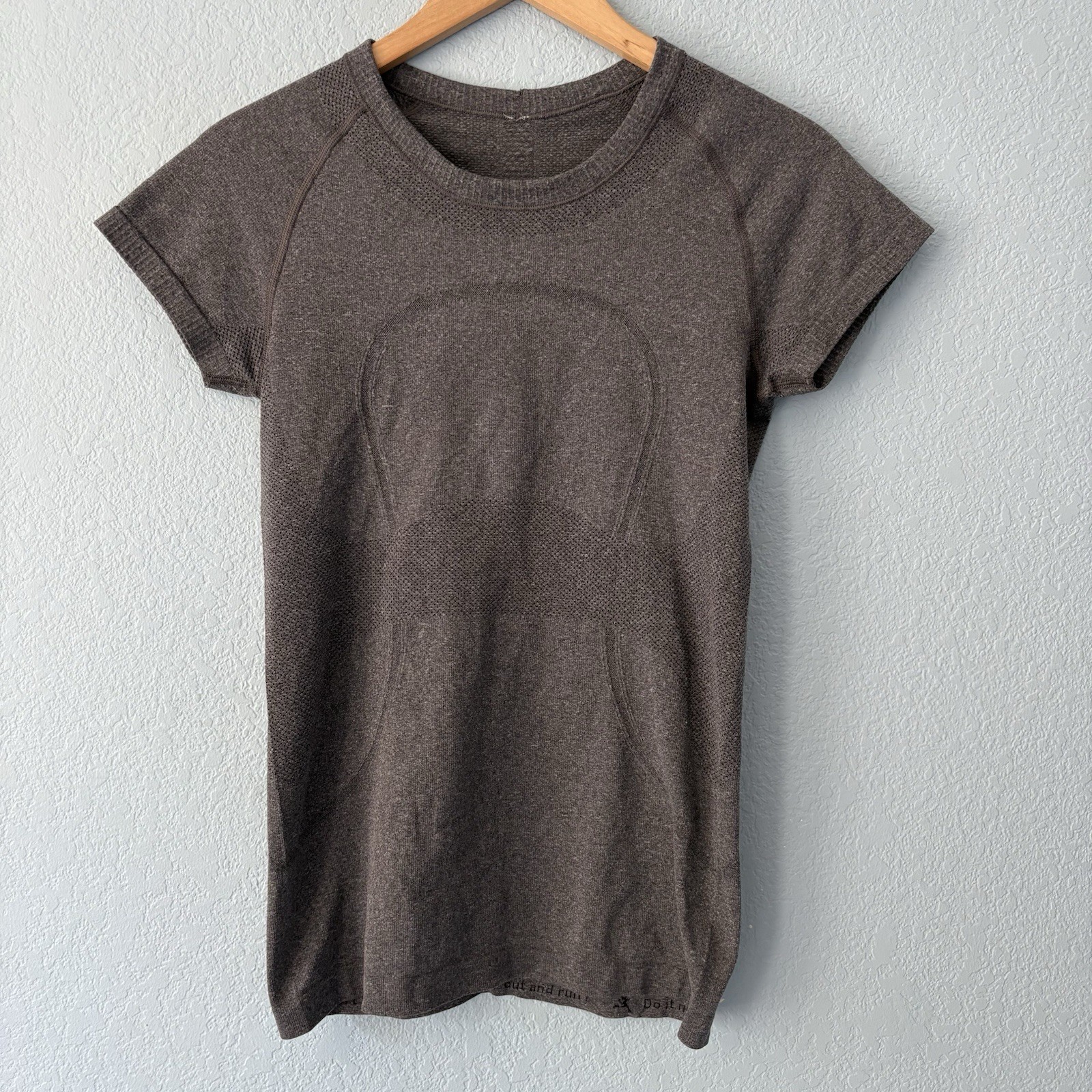 Lululemon Women’s Size 6 Swiftly Tech Short Sleeve Top Black Gray Stretch EUC