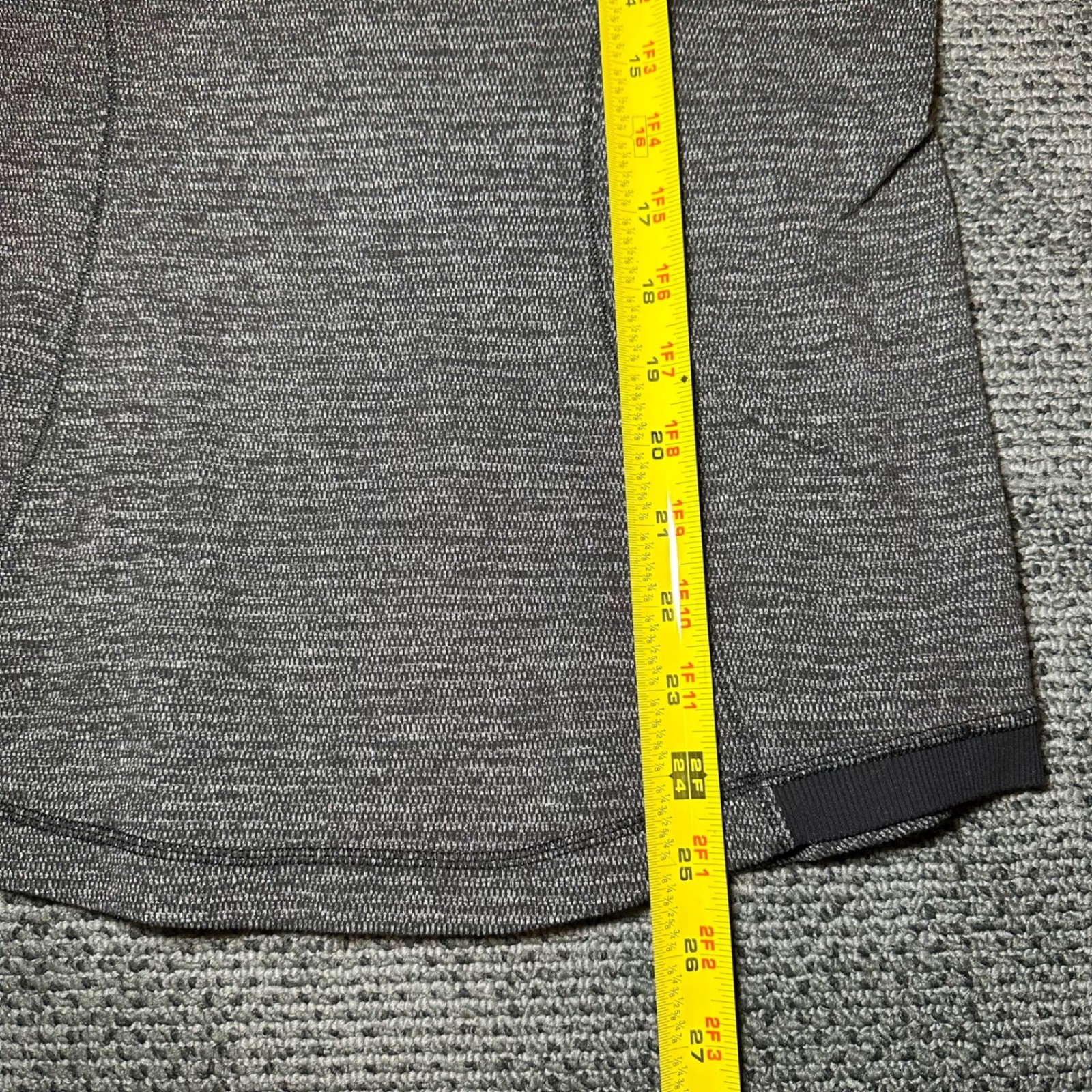 Lululemon Space Dye Heathered Gray Long Sleeve Running Top Thumbholes Womens