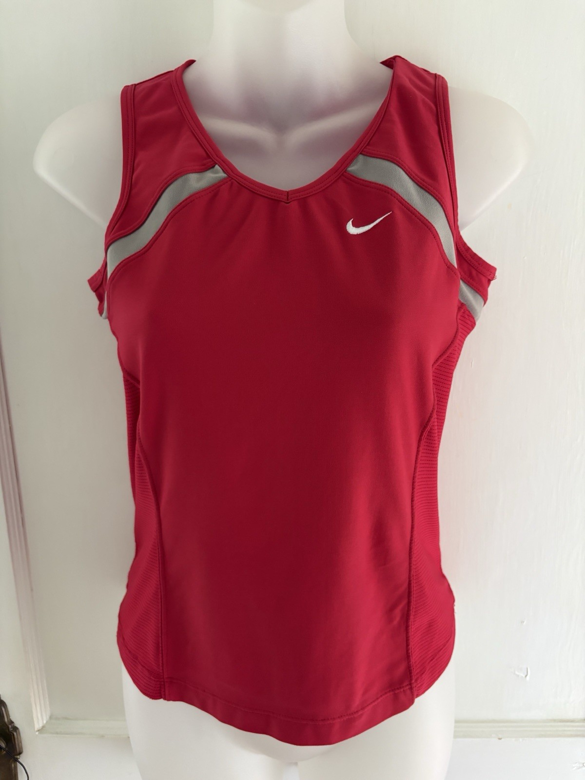 Nike Fit Dry Dri-FIT Women’s V-Neck Mesh Tank Top Breathable Red/Gray S