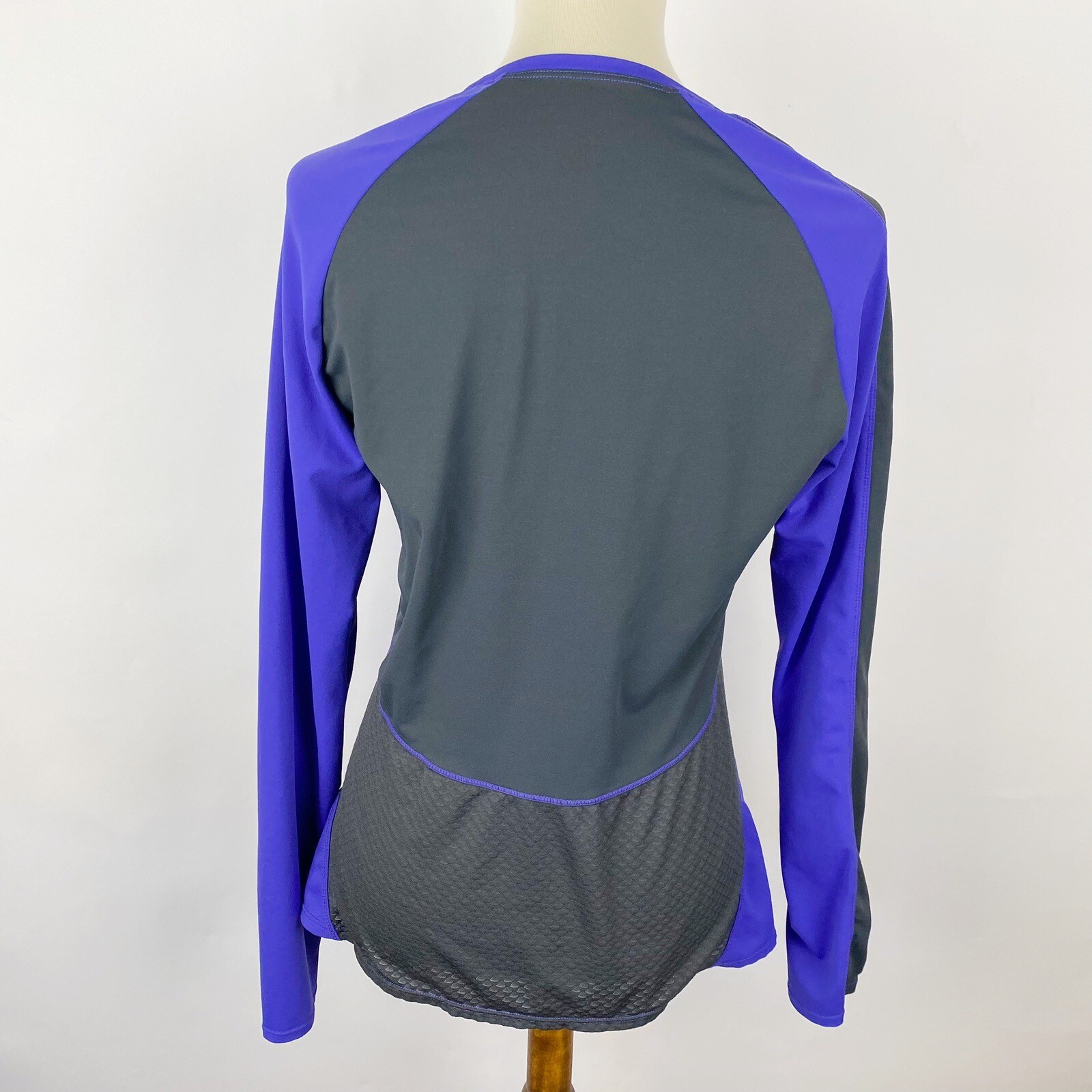 Fabletics Colorblock Mesh Panel Thumbhole Active Top Women Medium Purple Grey