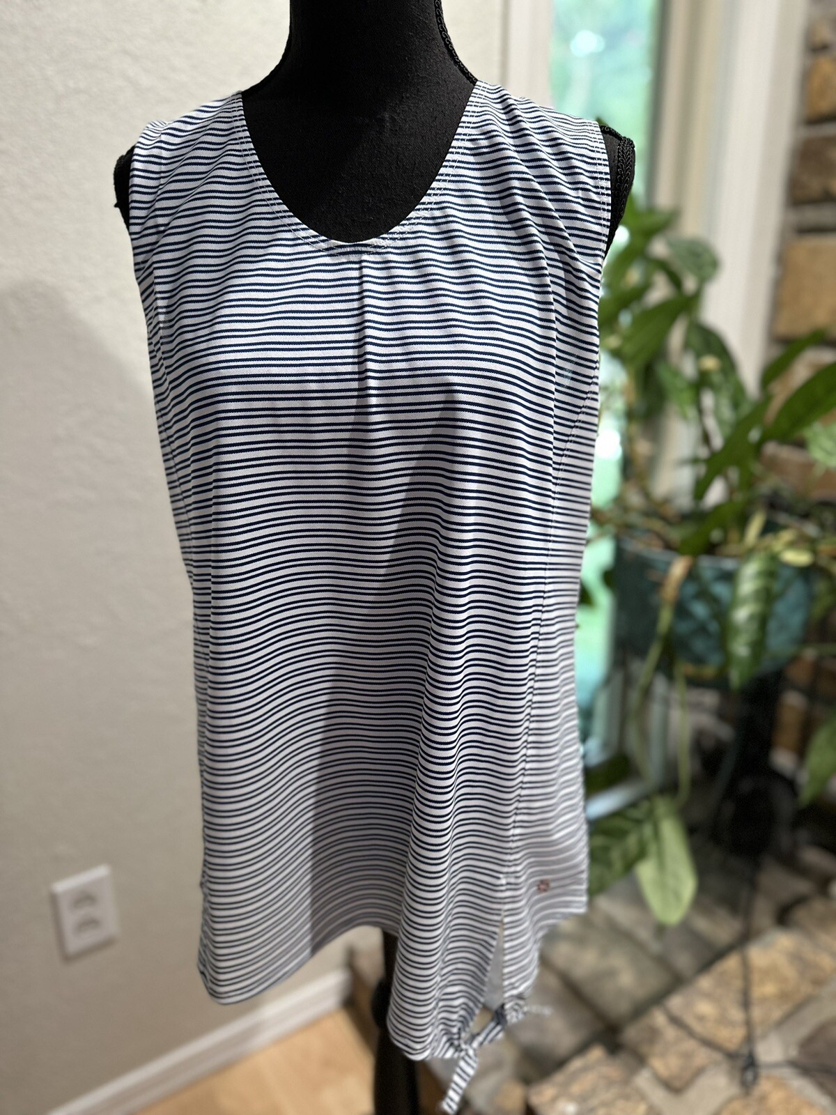 Cross Court Women`s Indigo Stripe Sleeveless Tennis Tank Top Size XL 50+ UPF NEW
