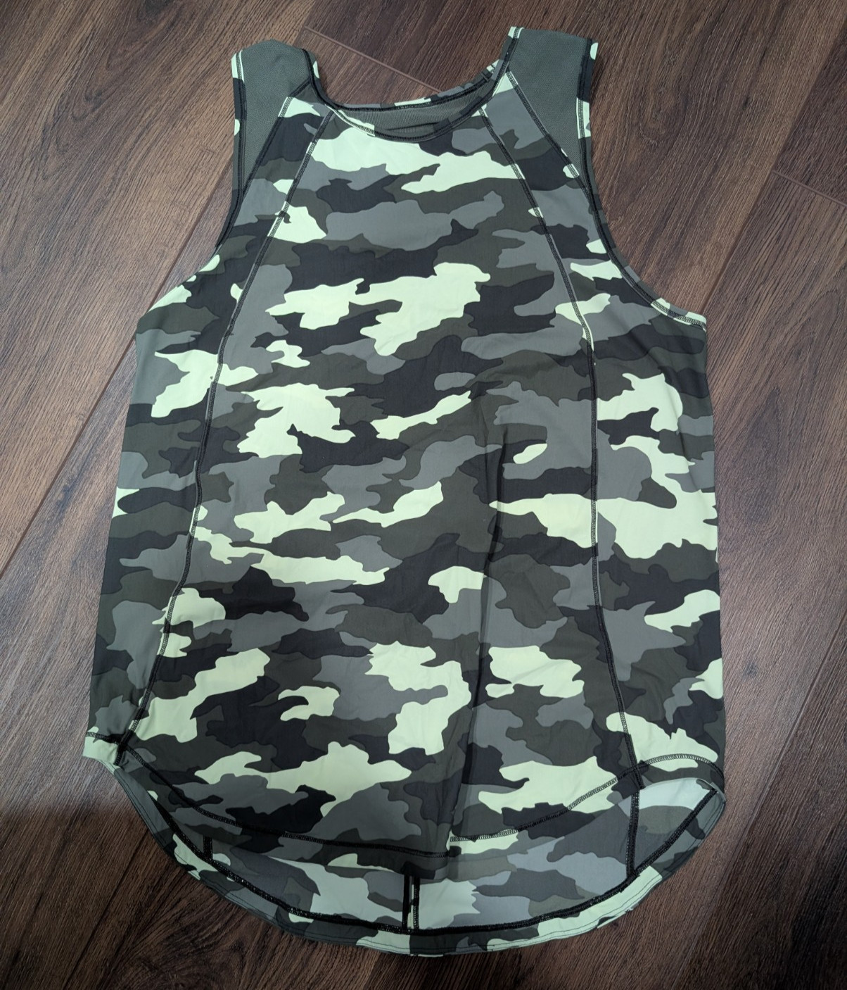 Lululemon Camo Sculpt Tank Top Women’s 8 Mesh Lightweight Camouflage Green M