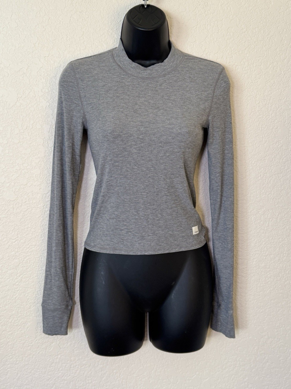 Vuori Mudra Fitted Ribbed Shirt Heather Gray VW199 Womens Size XS Long Sleeve
