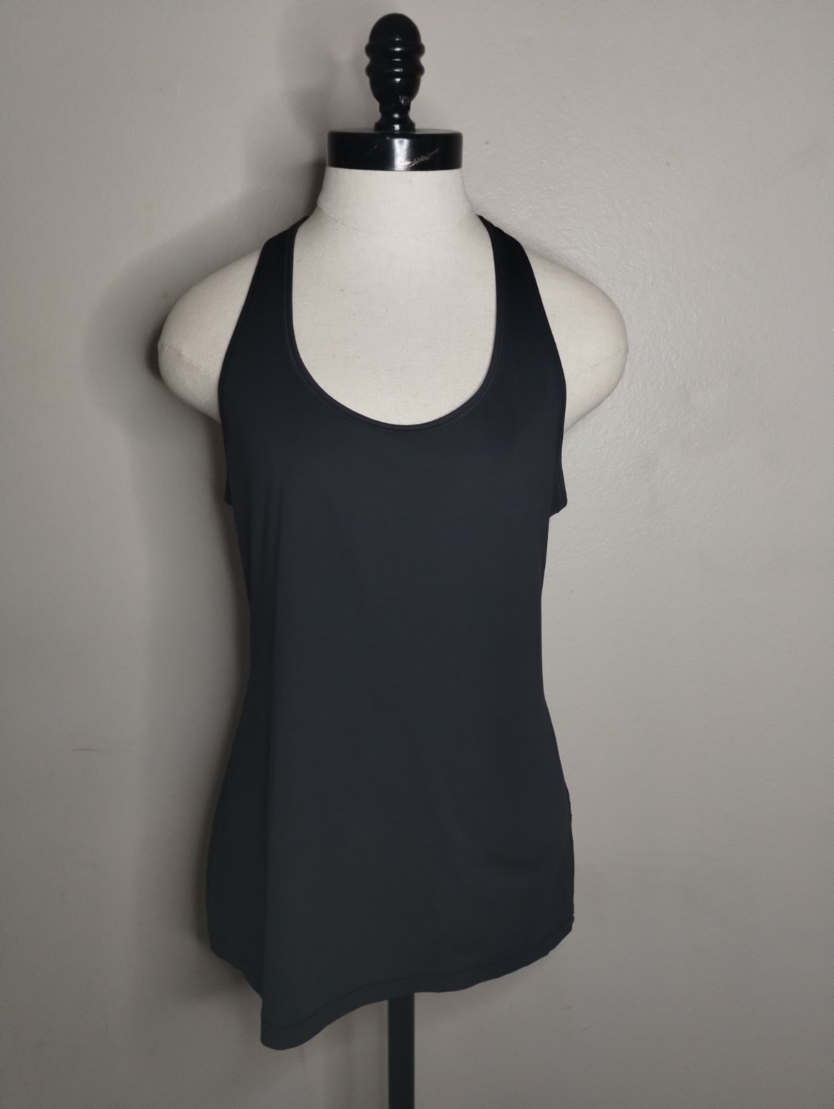 Yogalicious Women’s Solid Black Athletic Racerback Tank Top Size Medium