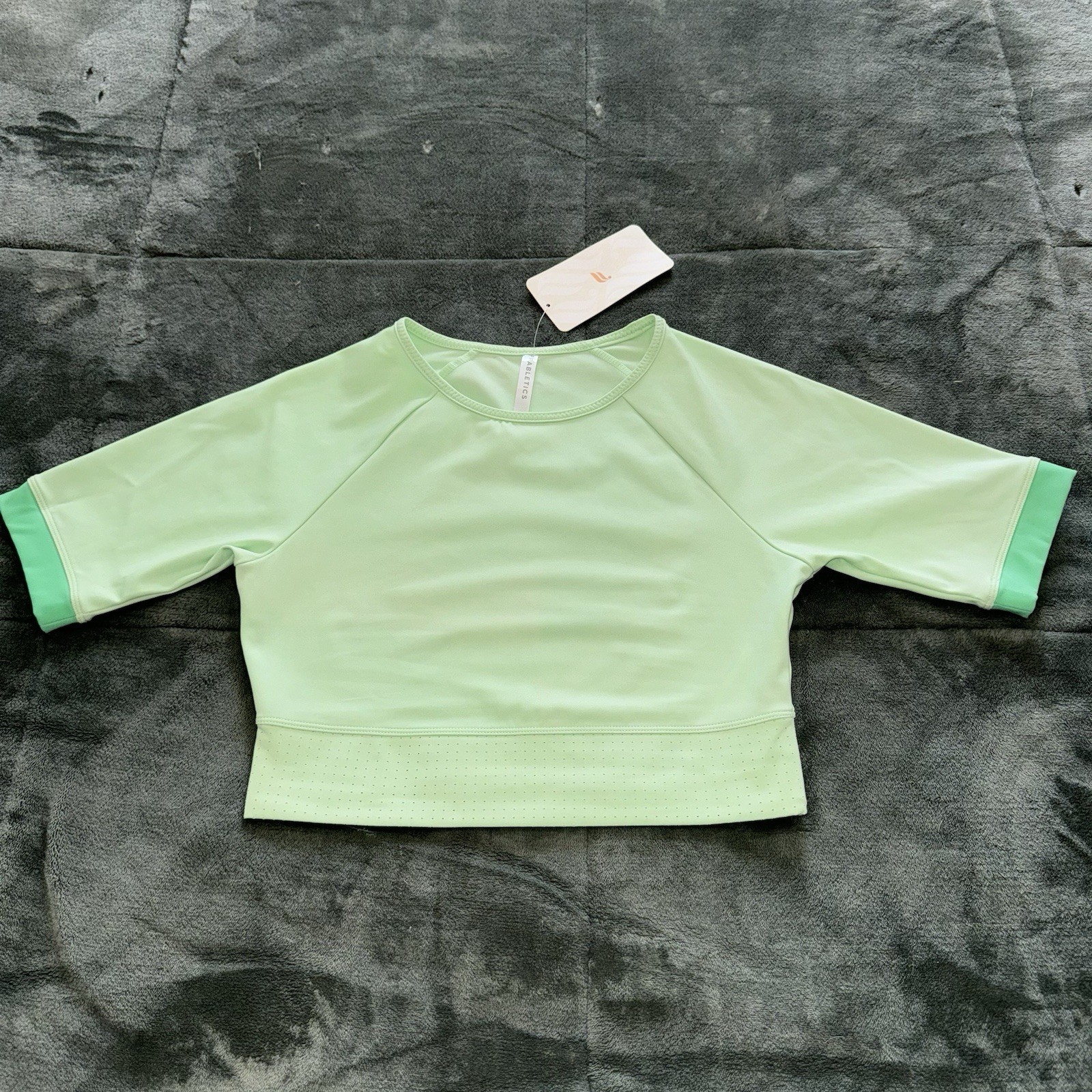 Fabletics Avah Color Green Block Cut Off Sleeve Crop Top Women’s Size Medium NWT