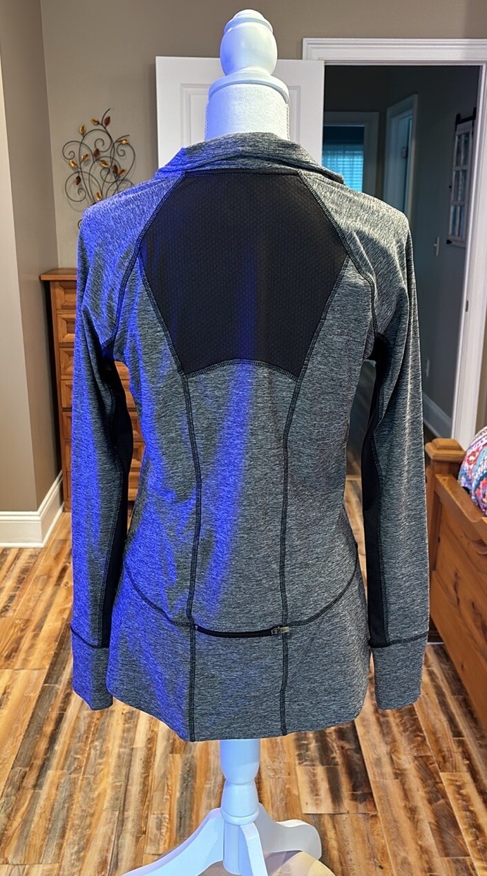 Champion Semi Fitted Top Size Medium
