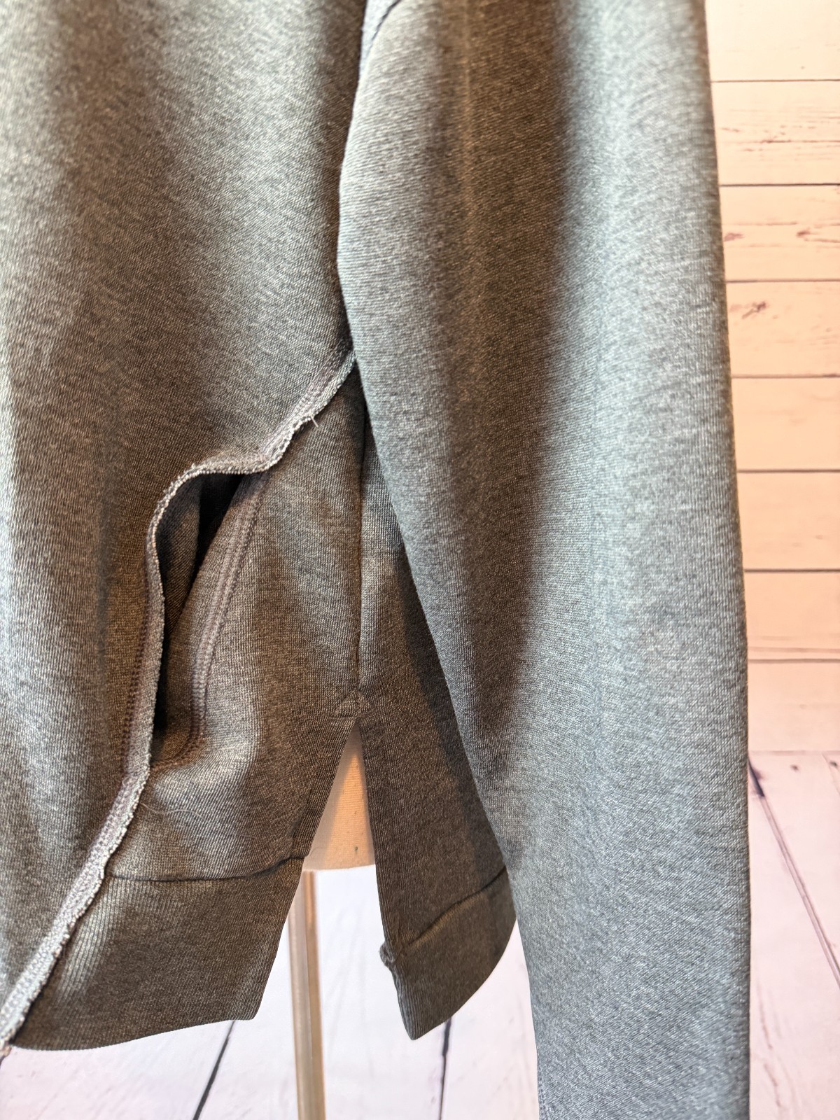 Nike Pullover Sweatshirt Medium Womens Gray Softball Flux AV6688 Pockets Crew