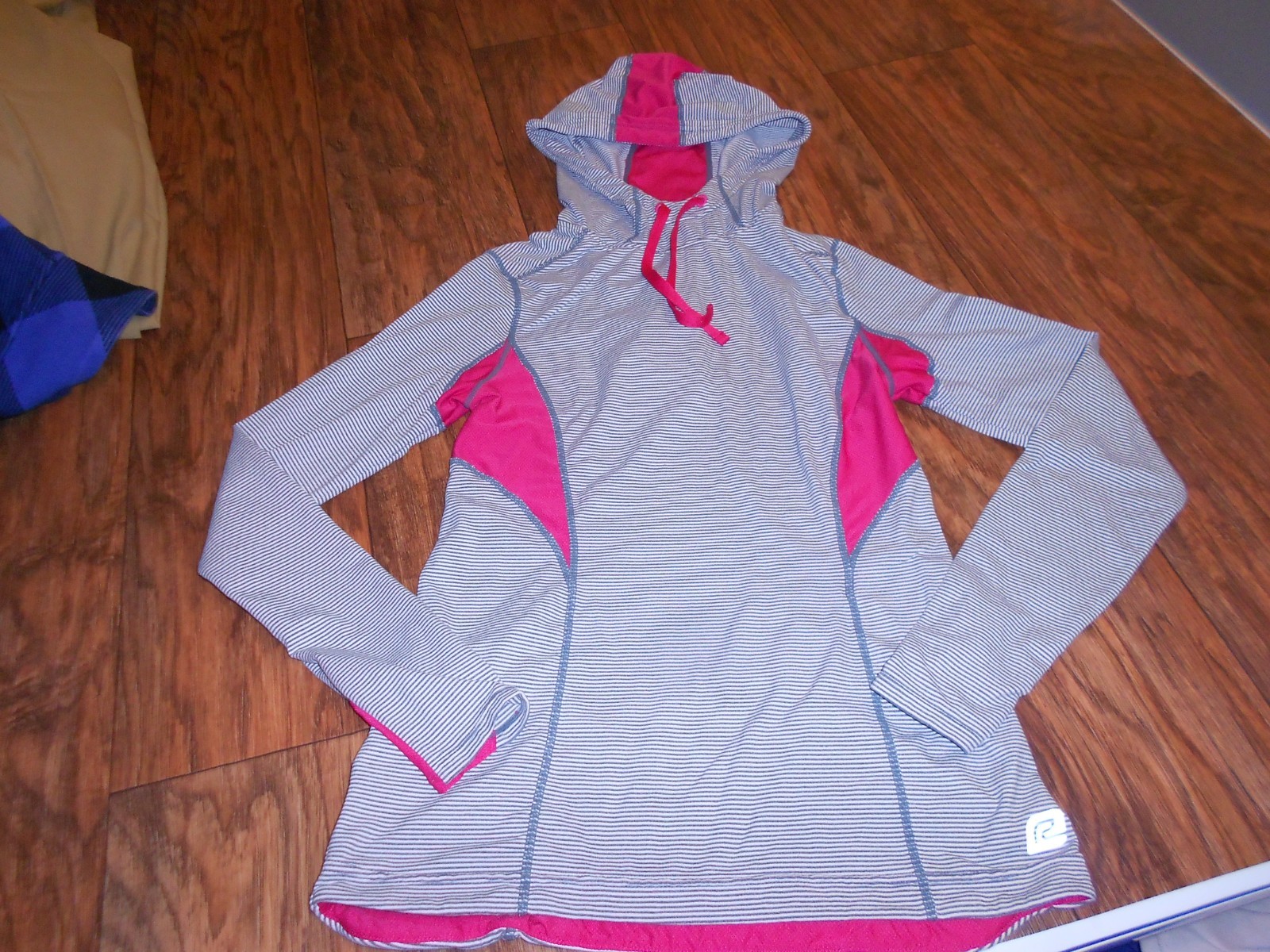 Road Runner womens top shirt size XS extra small athletic Roadrunner MINT hood