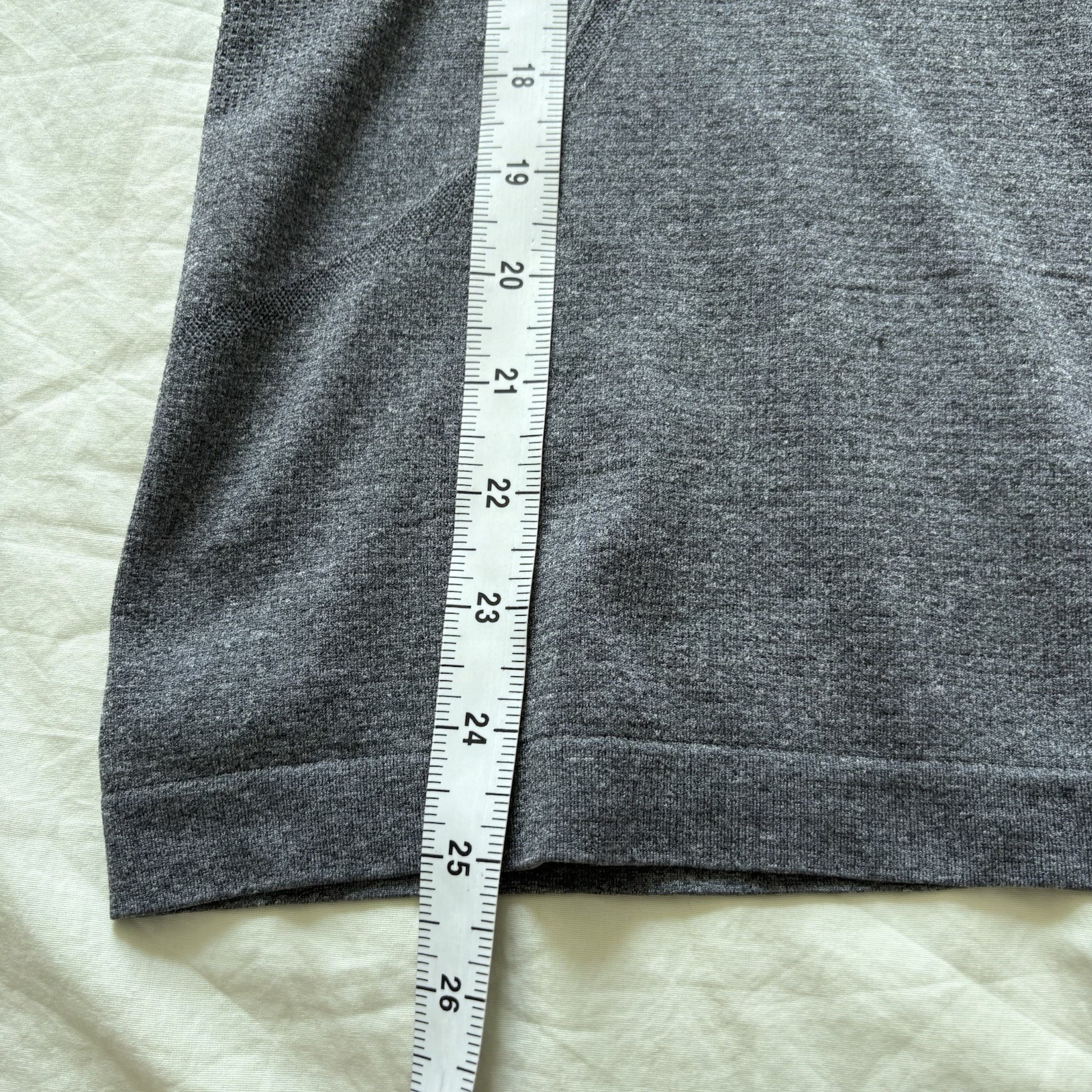Lululemon Women’s Size 6 Swiftly Tech Short Sleeve Top Black Gray Stretch EUC