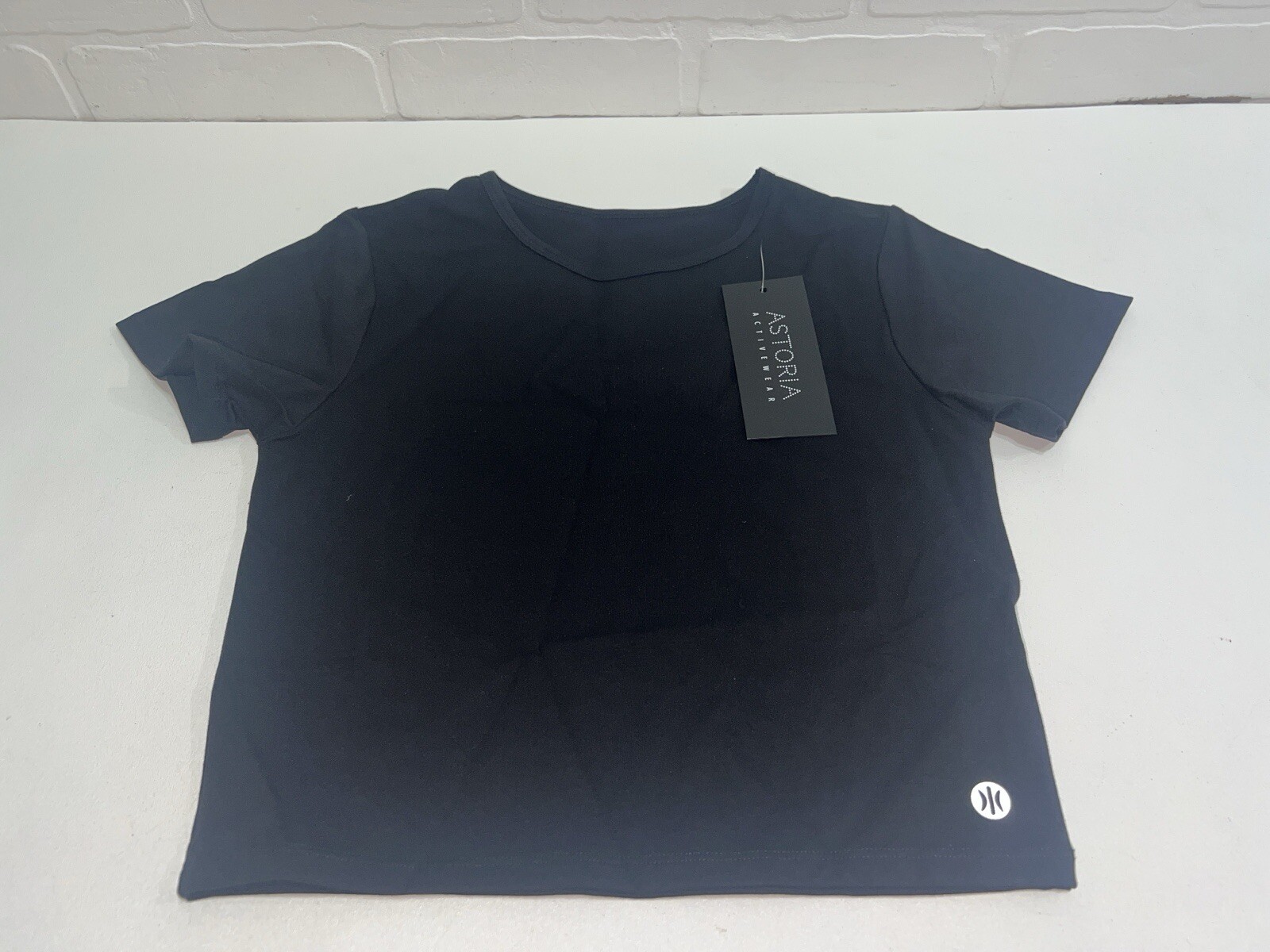 NWT! ASTORIA Activewear Short Sleeve Crew Neck Crop Tee Size Large – Black