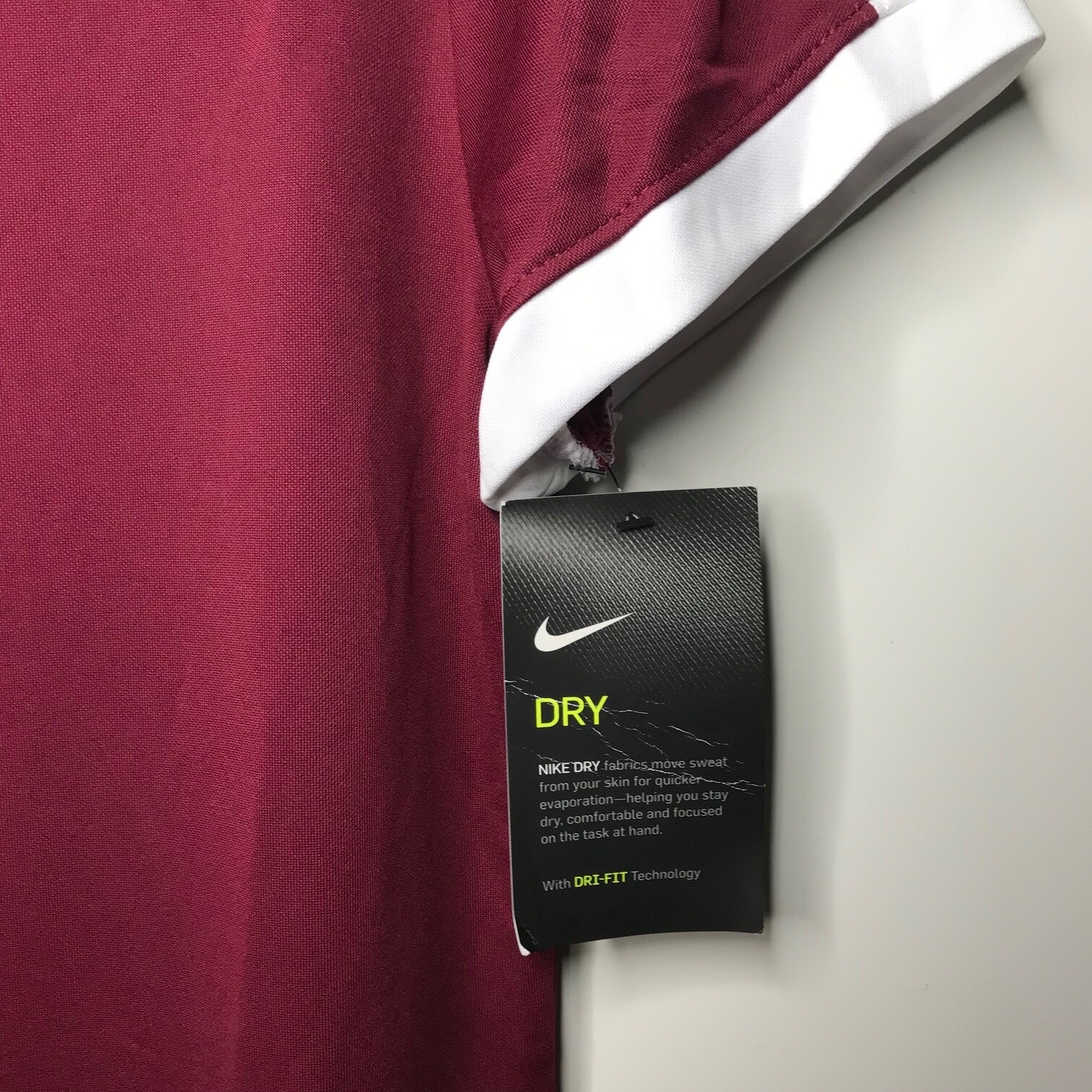 Nike Dri Fit Women’s Soccer Jersey Shirt Size Small Burgundy White 725950-692