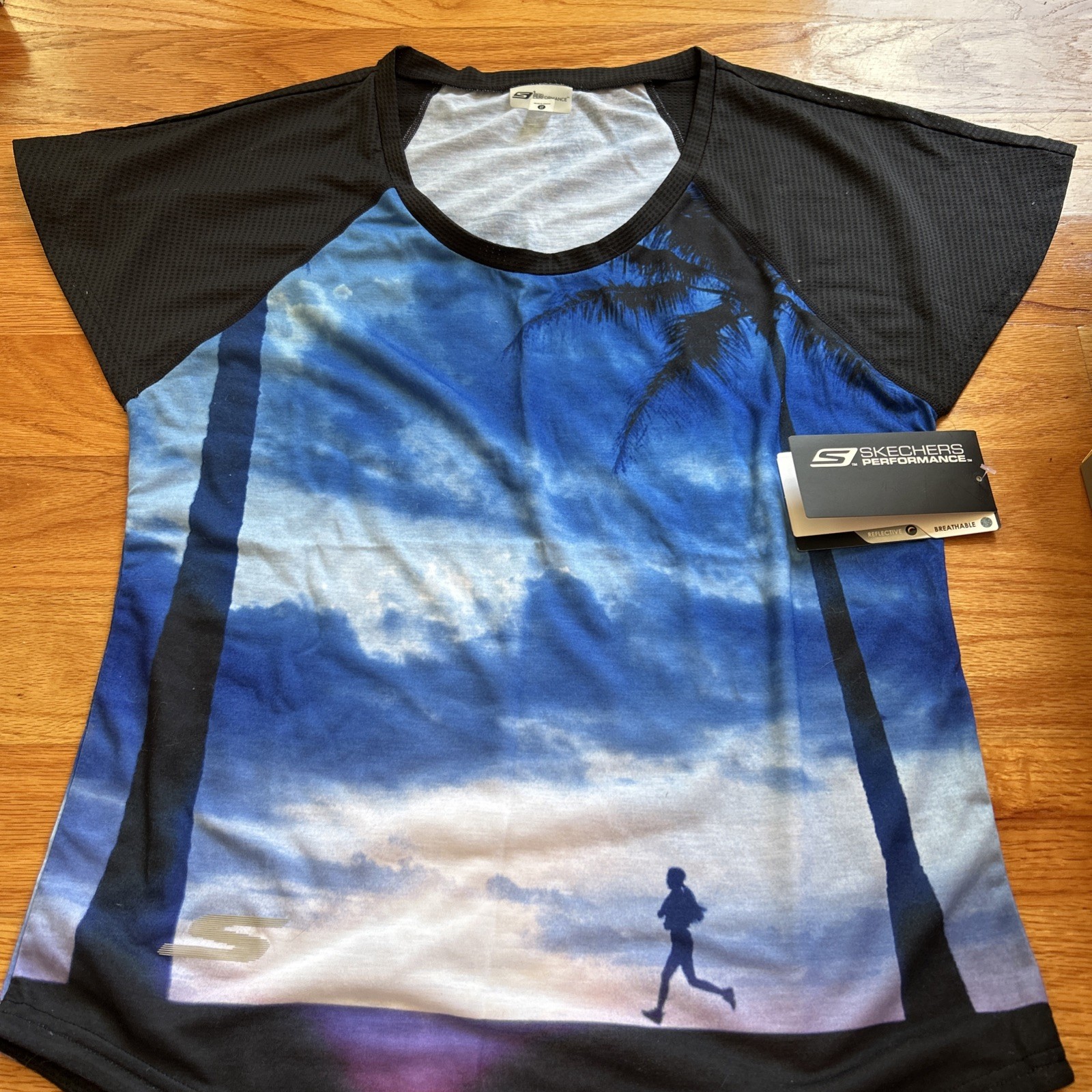 Sketchers Reflective Breathable Crew Neck Short Sleeve Athletics Shirt S NWT