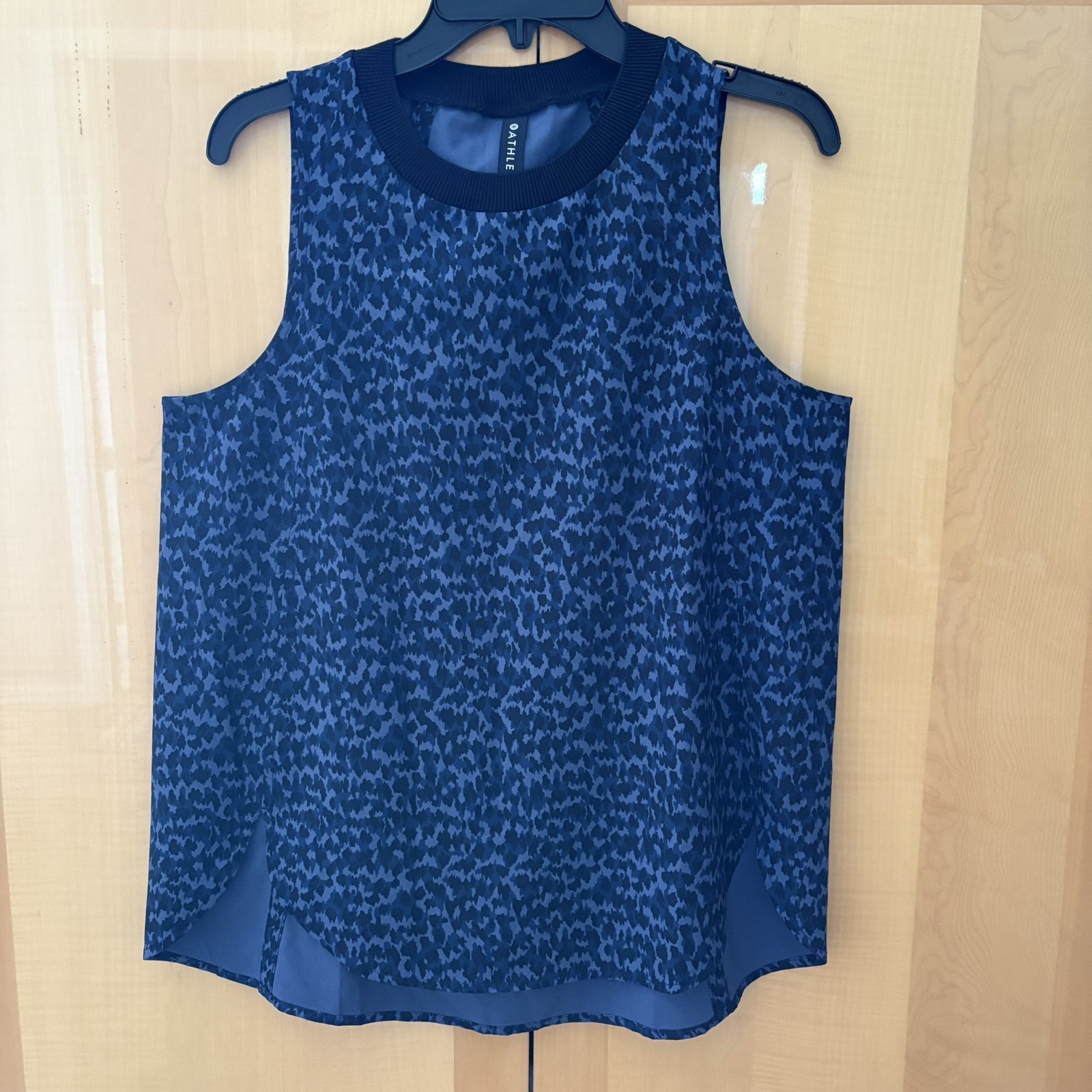 Athleta Zephyr Print Tank Top Ribbed Neckline Flowy, Lightweight Fabric Sz M
