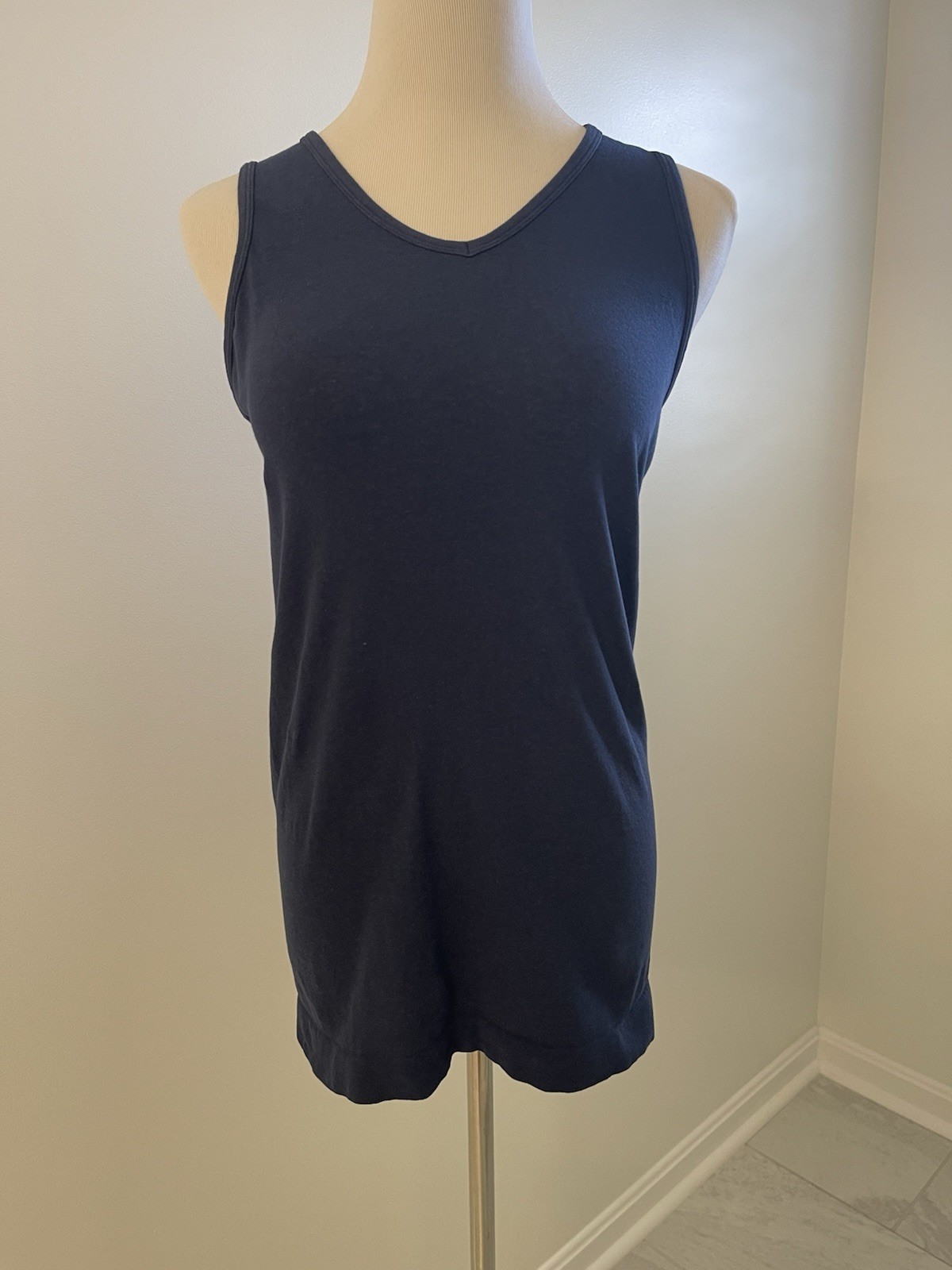 Athleta Pure Organic Cotton V-Neck Tank Navy Size Medium #344244 Workout Yoga