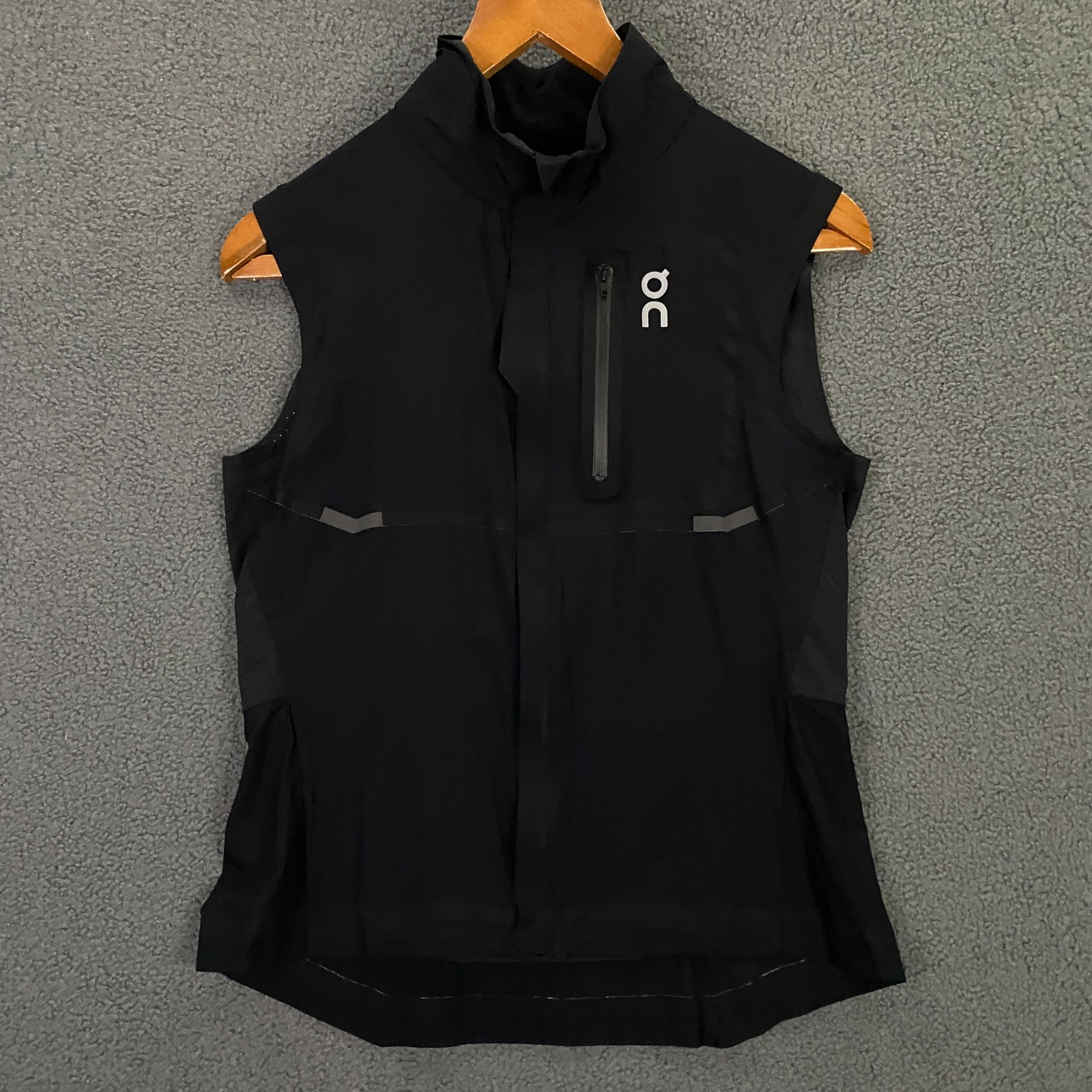 On Cloud Weather Vest Womens Small Black Running Train Ultralight Lightweight