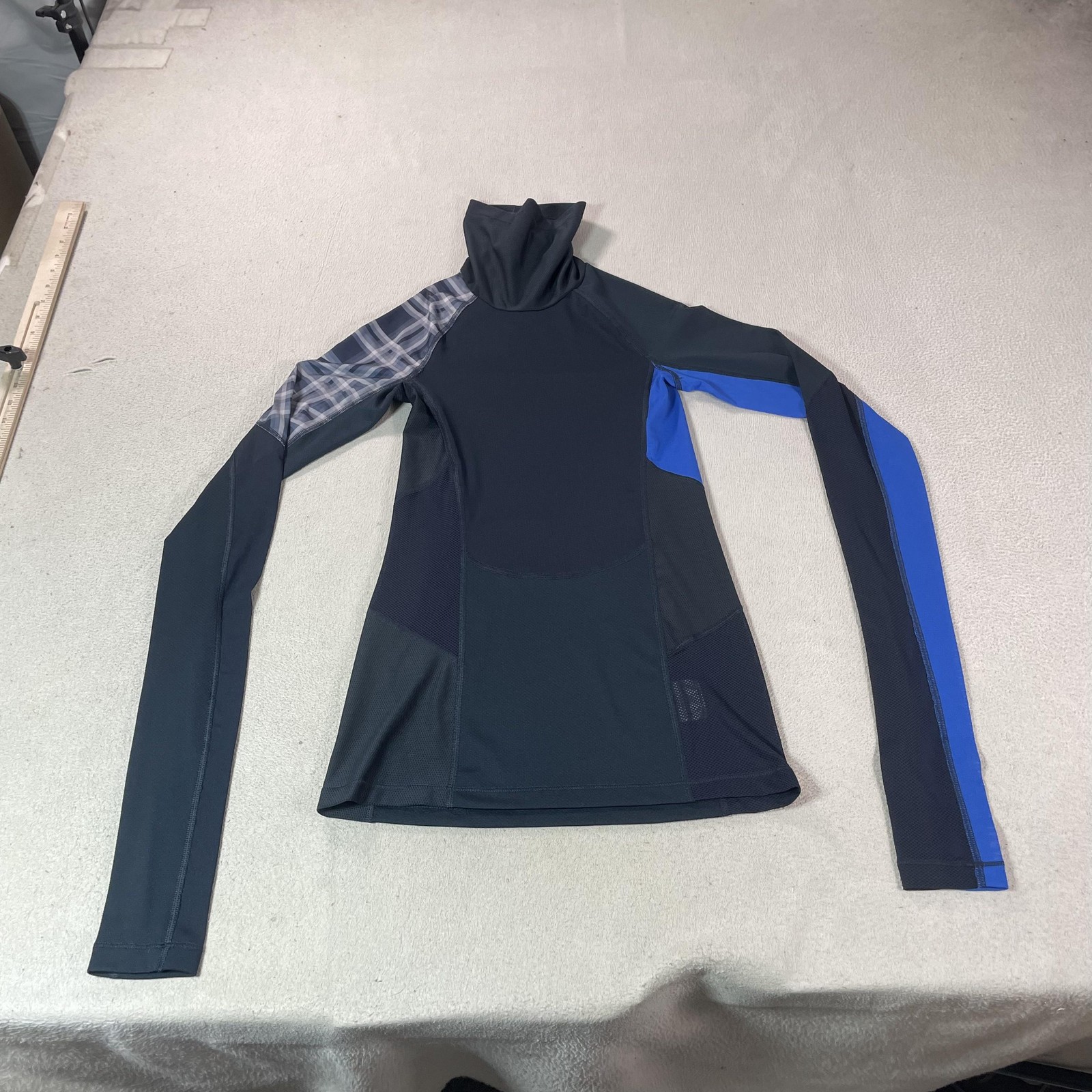Nike Pro HyperCool Shirt Womens Small Black Long Sleeve Turtleneck Athletic Top