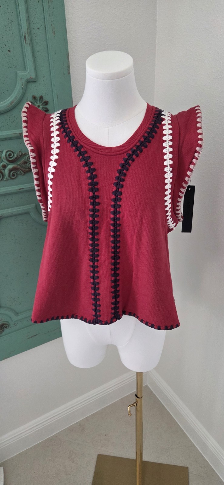 CARBON 38 Flutter Sleeve Embroidered Activewear Top- Size SMALL- New With Tags