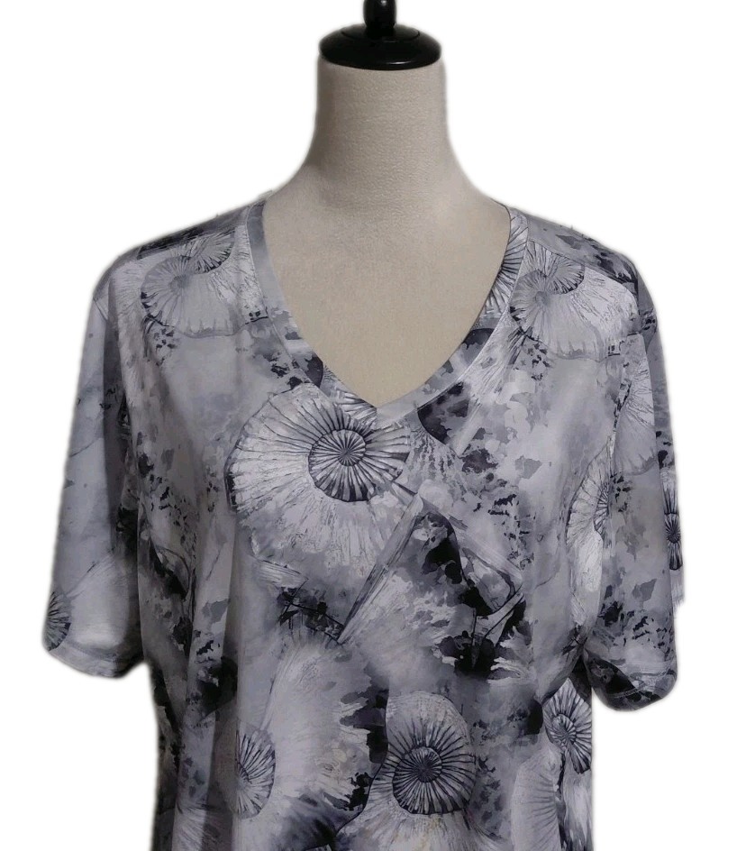 Reel Legends Reel Tec Womens 1X Gray Shell Print Short Sleeve Performance Top