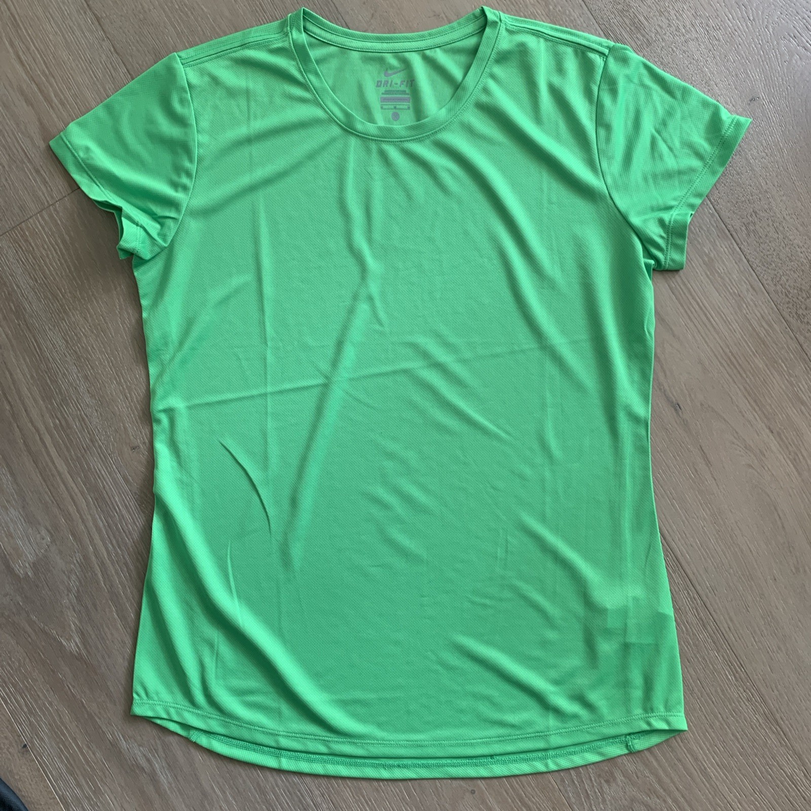 Nike Dri Fit Training Short Sleeve Shirt Womens Sz Medium Neon Green NEW