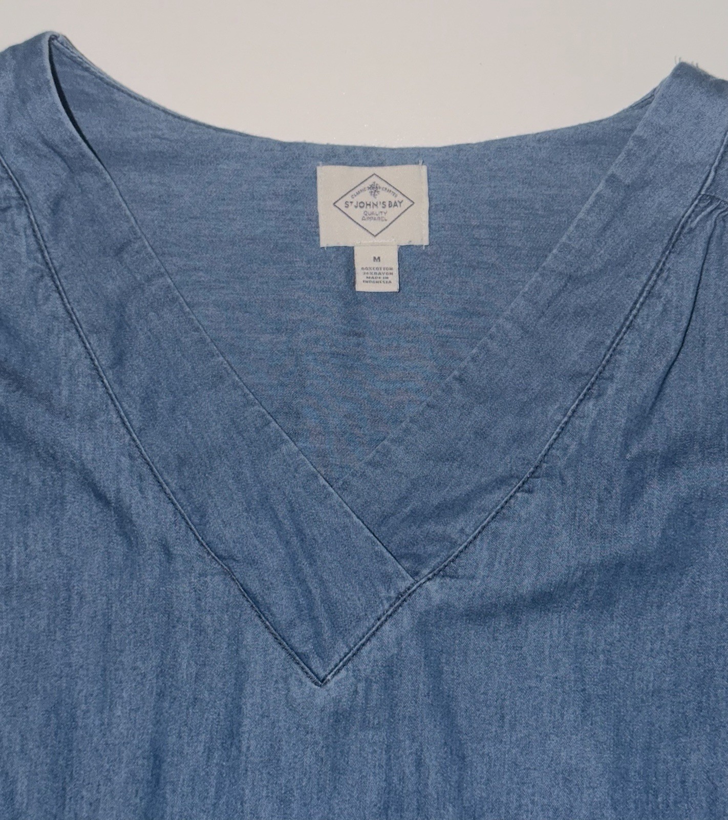 St John’s Bay Top Blue Denim Chambray Cotton Rayon Blend Shirt Blouse Women’s M