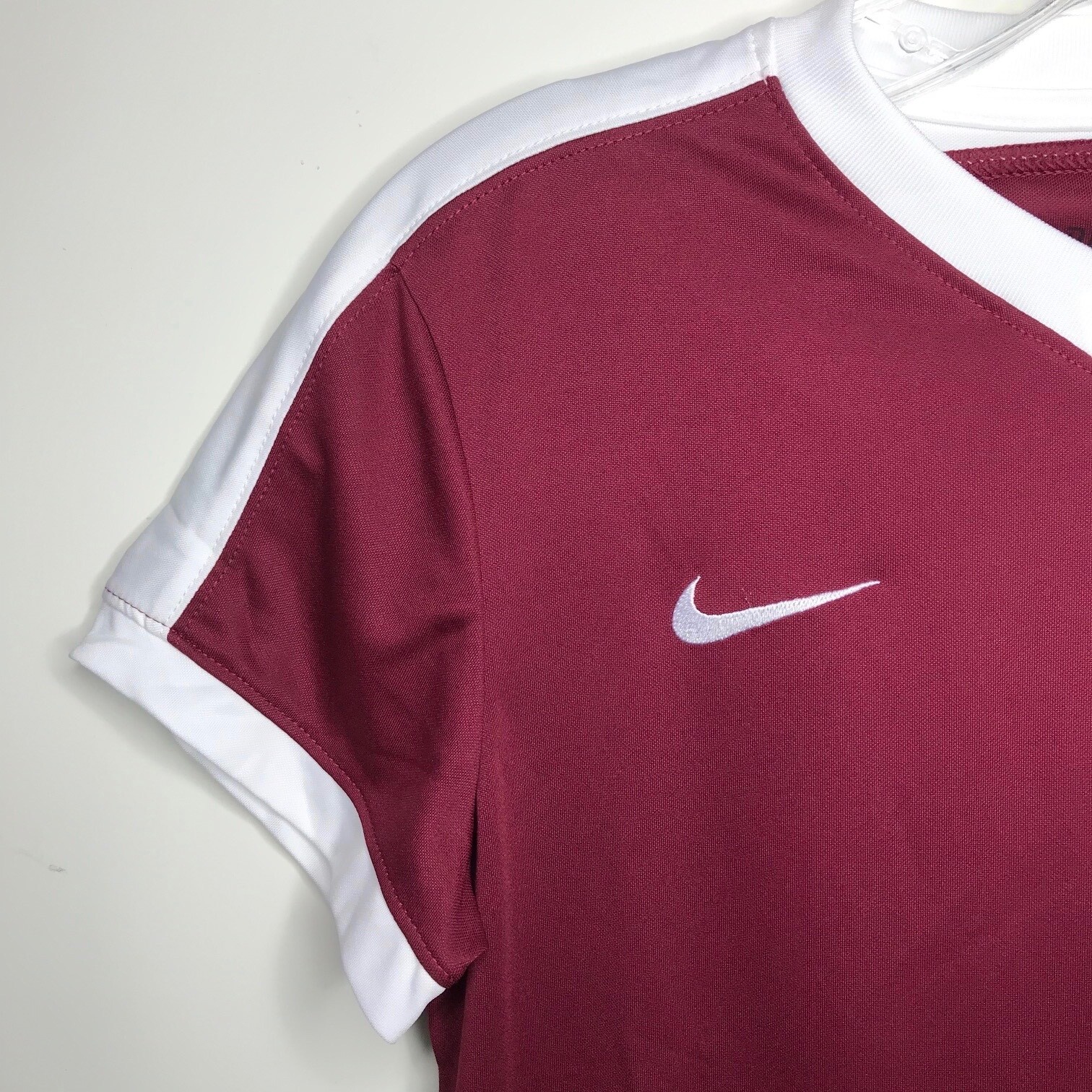 Nike Dri Fit Women’s Soccer Jersey Shirt Size Small Burgundy White 725950-692