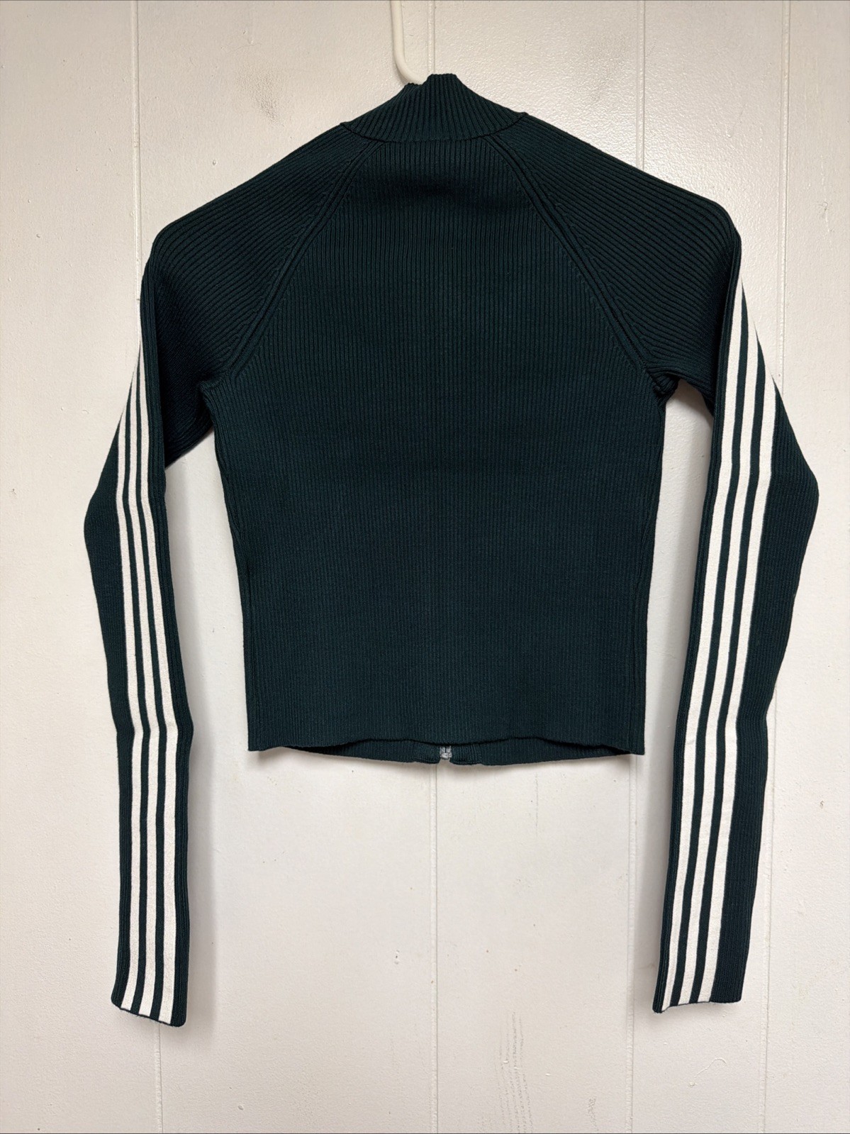 adidas Women’s Adicolor 3-Stripes Slim Knit Track Top Cardigan Aurora Ivy – XS
