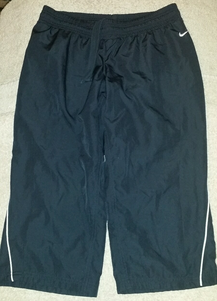 Woman’s Xsmall XS Nike the Athletic Dept black capri paints