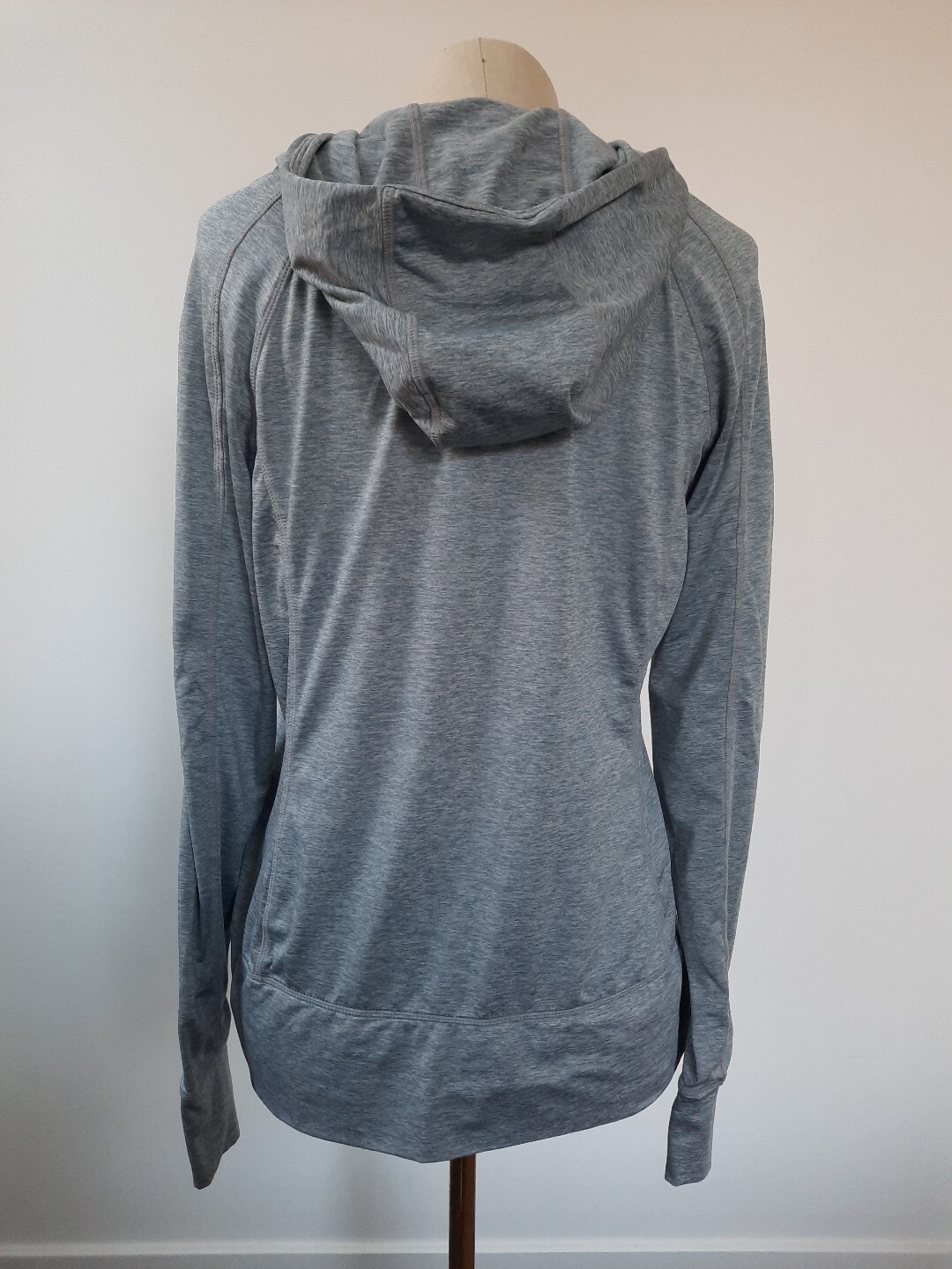 Spalding Size M Active Athletic Top Workout Hoodie Long Sleeves Pocket Gray