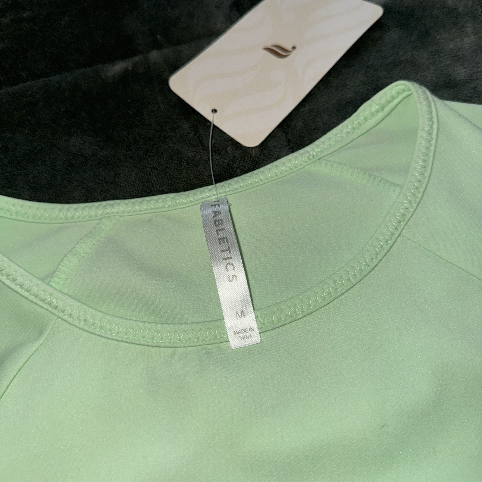 Fabletics Avah Color Green Block Cut Off Sleeve Crop Top Women’s Size Medium NWT