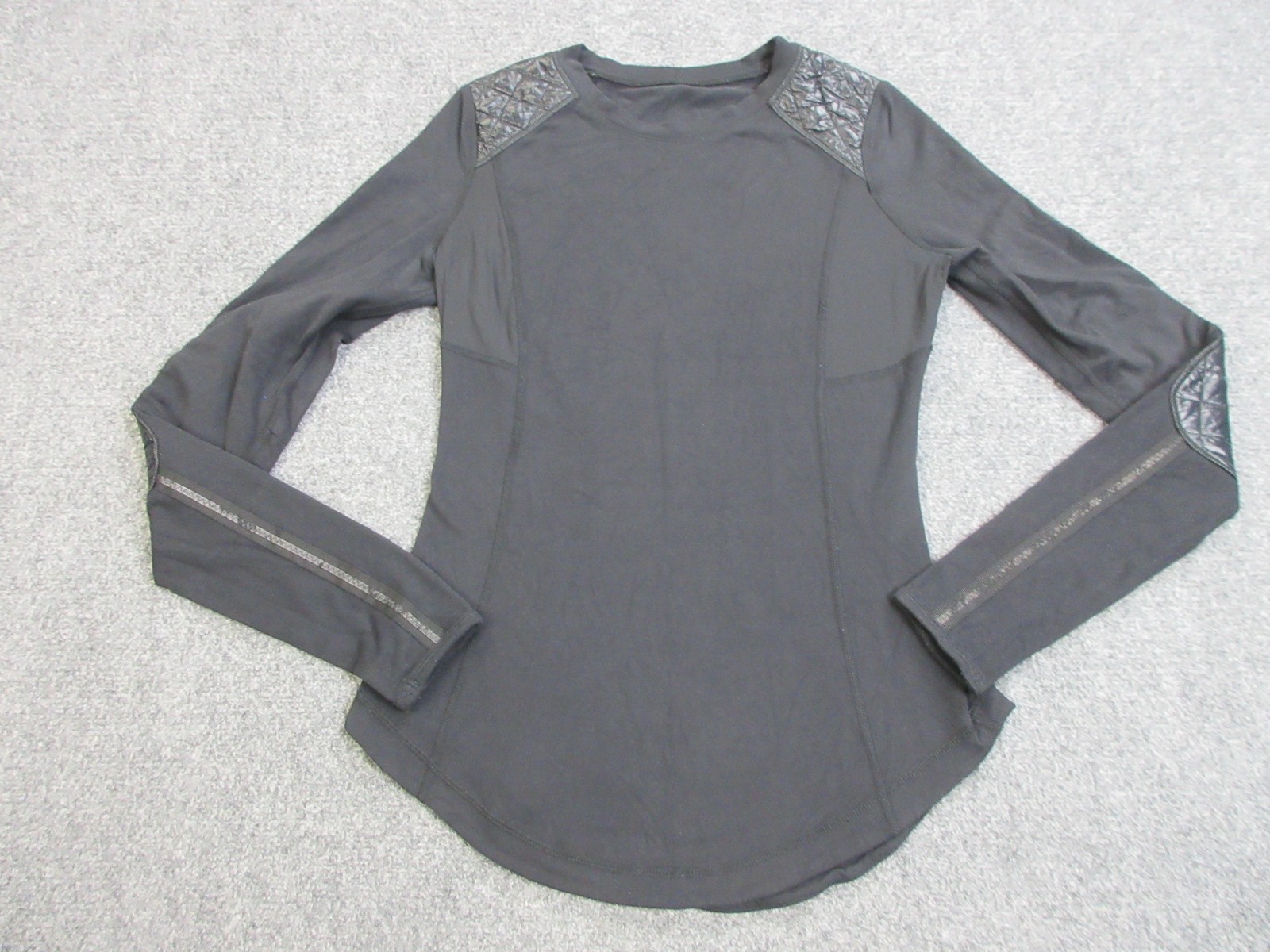 Lululemon Ice Queen Shirt Womens XS Black Long Sleeve Quilted Elbow Athletic