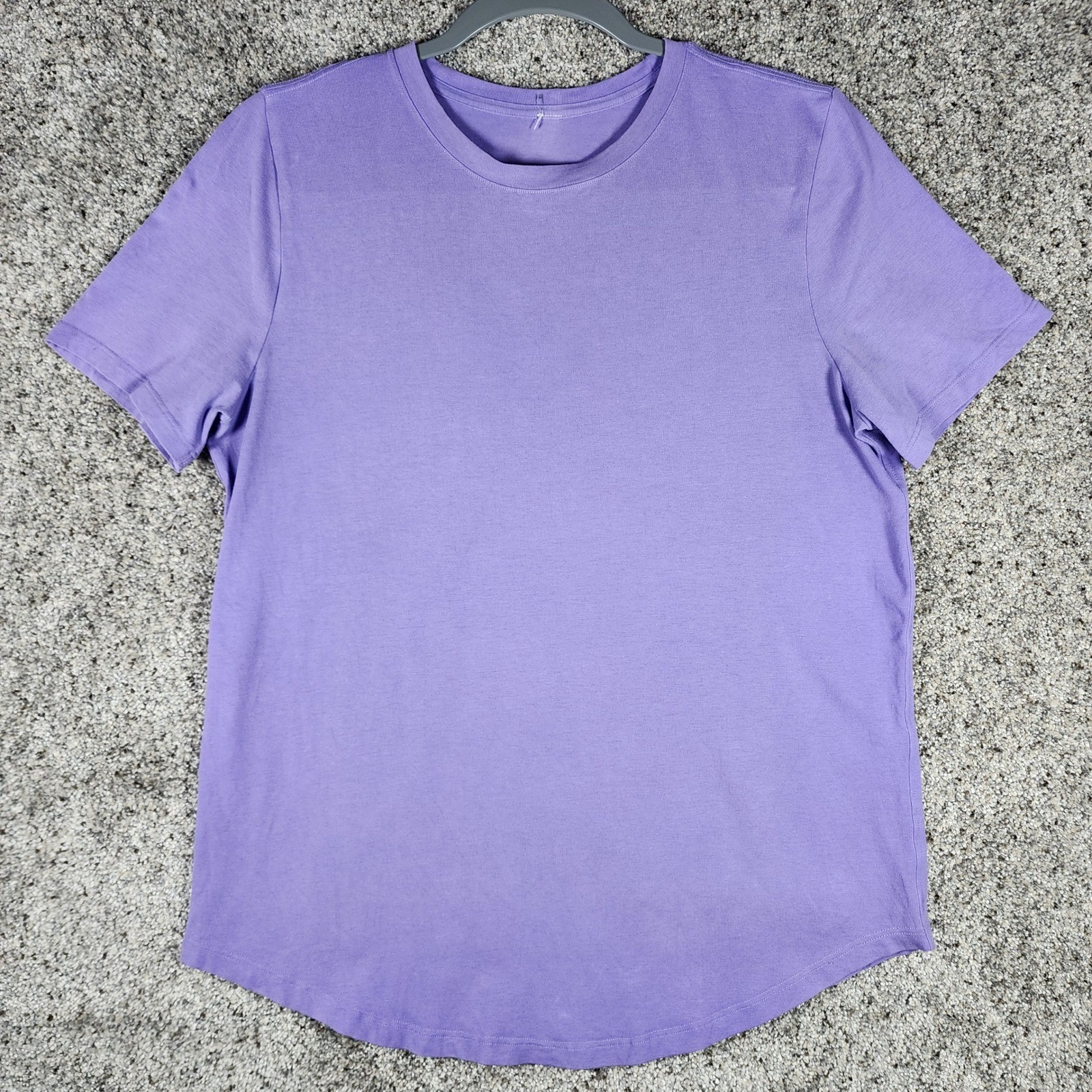 Lululemon T-Shirt Womens L Purple Short Sleeve Curved Hem Athletic Excellent