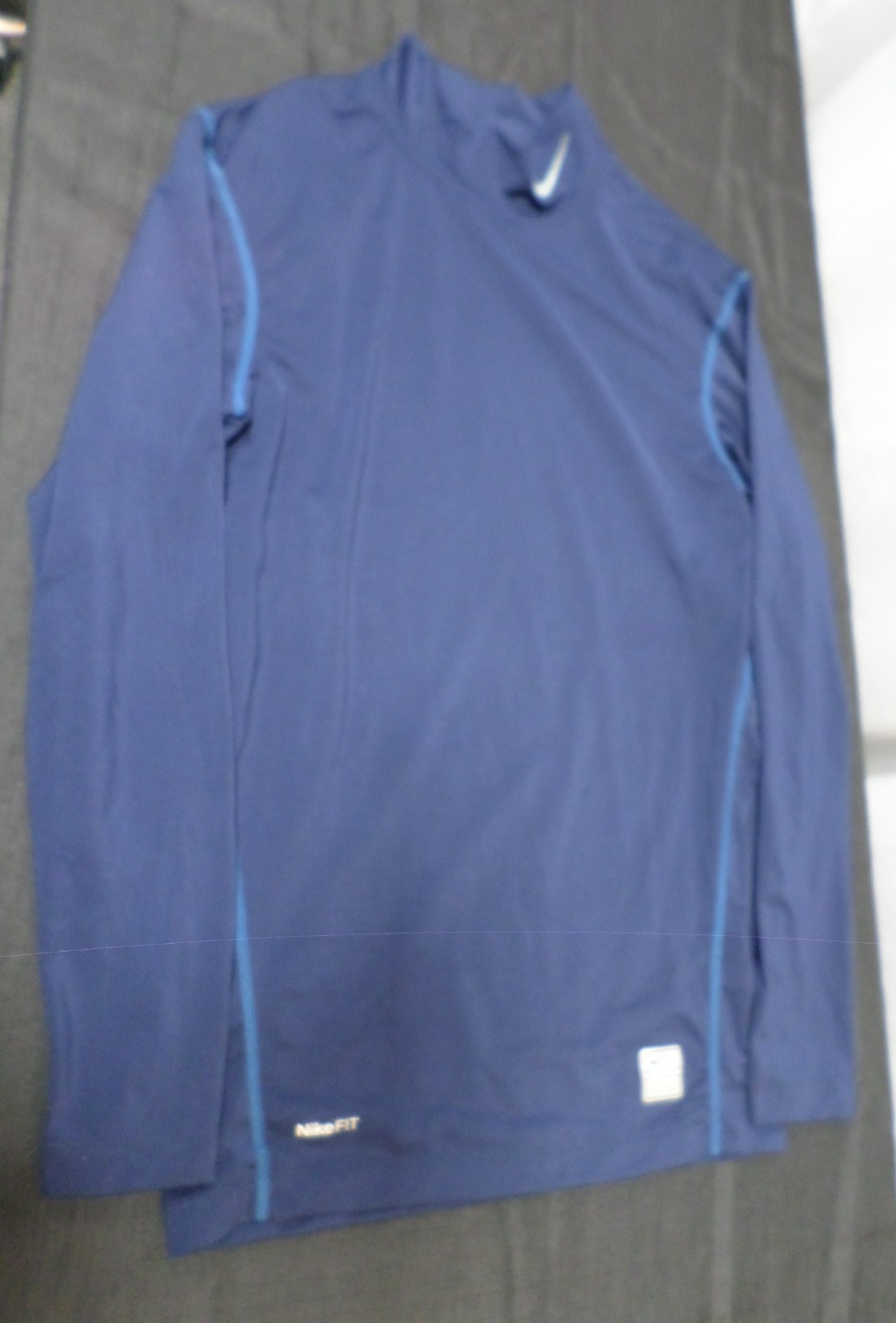 EUC DESIGNER NIKEPRO TIGHT ATHLETIC LONG SLEEVE MOCKNECK BLUE SHIRT SIZE MEDIUM