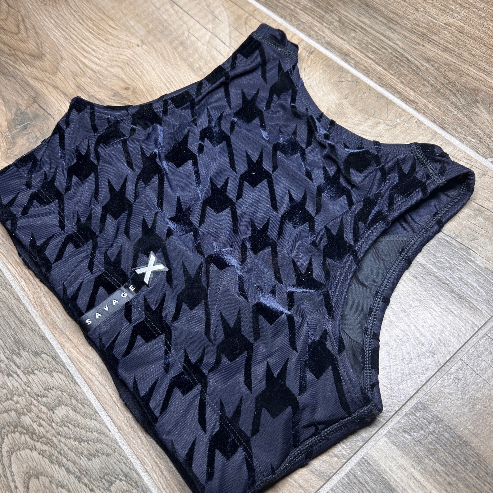 Savage X Fenty Risqué Taker Houndstooth Medium-Impact Sports Bra –Black –Small