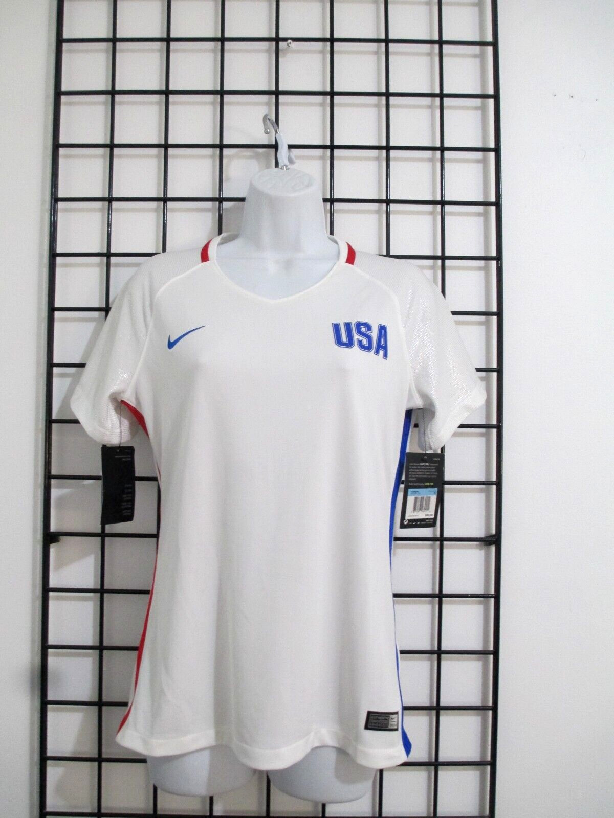 “NEW” NIKE / ORG $90 🌸 SIZE MEDIUM==USA / RED WHITE BLUE SILVER / DRI-FIT TOP
