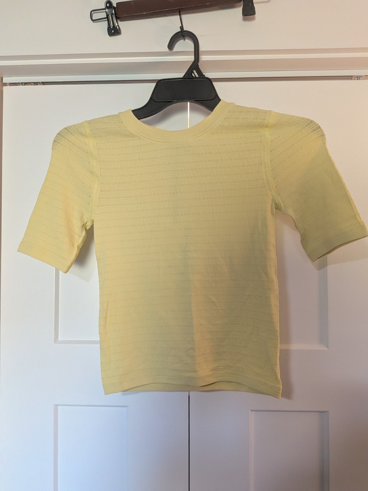 CALIA by Carrie Underwood Tee Womens S Ribbed Seamless Crop Tee Fresh Hay Color