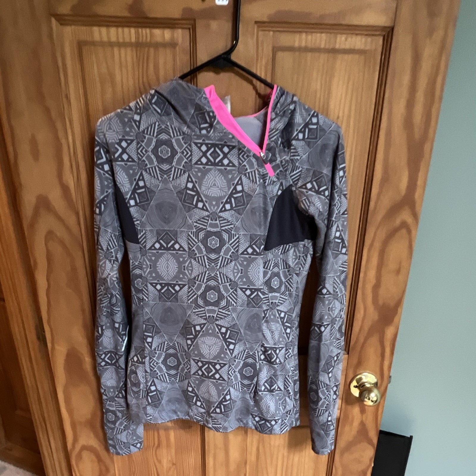Workout Top Gray Designed With Some Pink