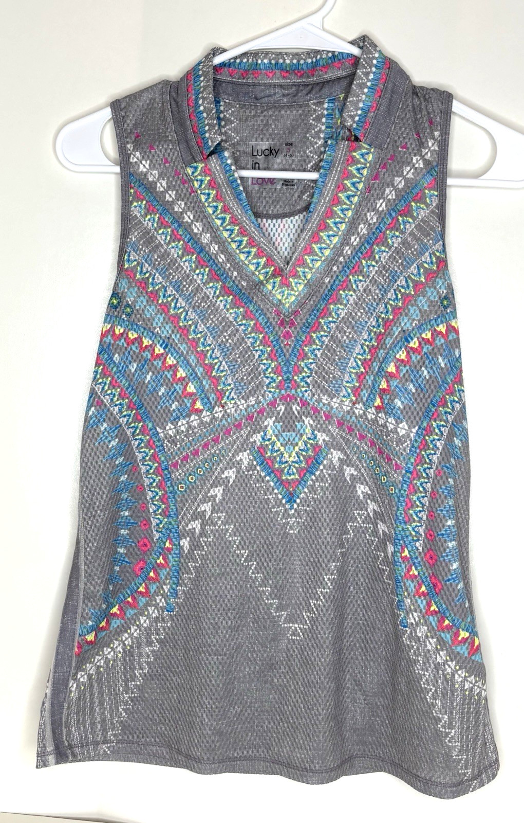 LUCKY IN LOVE Women’s S Small 4-6 Tennis Tank Top Singlet Gray Print V neck