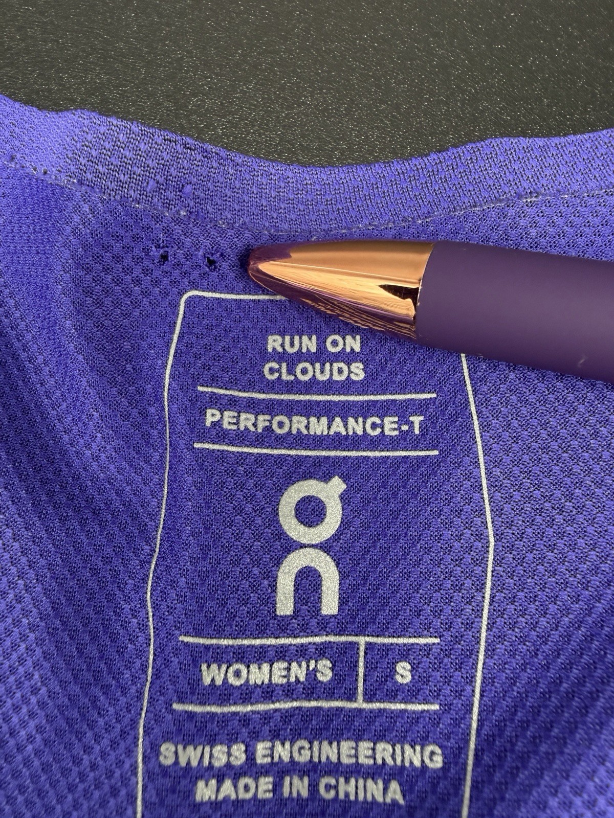 On Performance-T Shirt Running Cloud Performance Women’s Size Small Purple Light