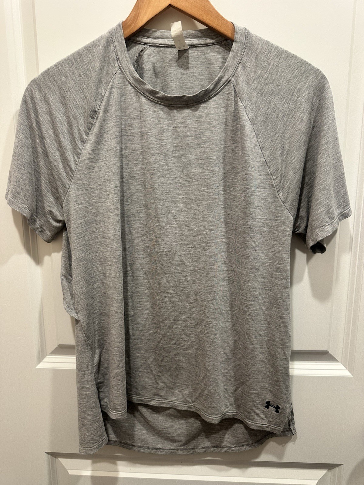 Under Armour Women’s Gray Super Soft Open Back Tee Medium