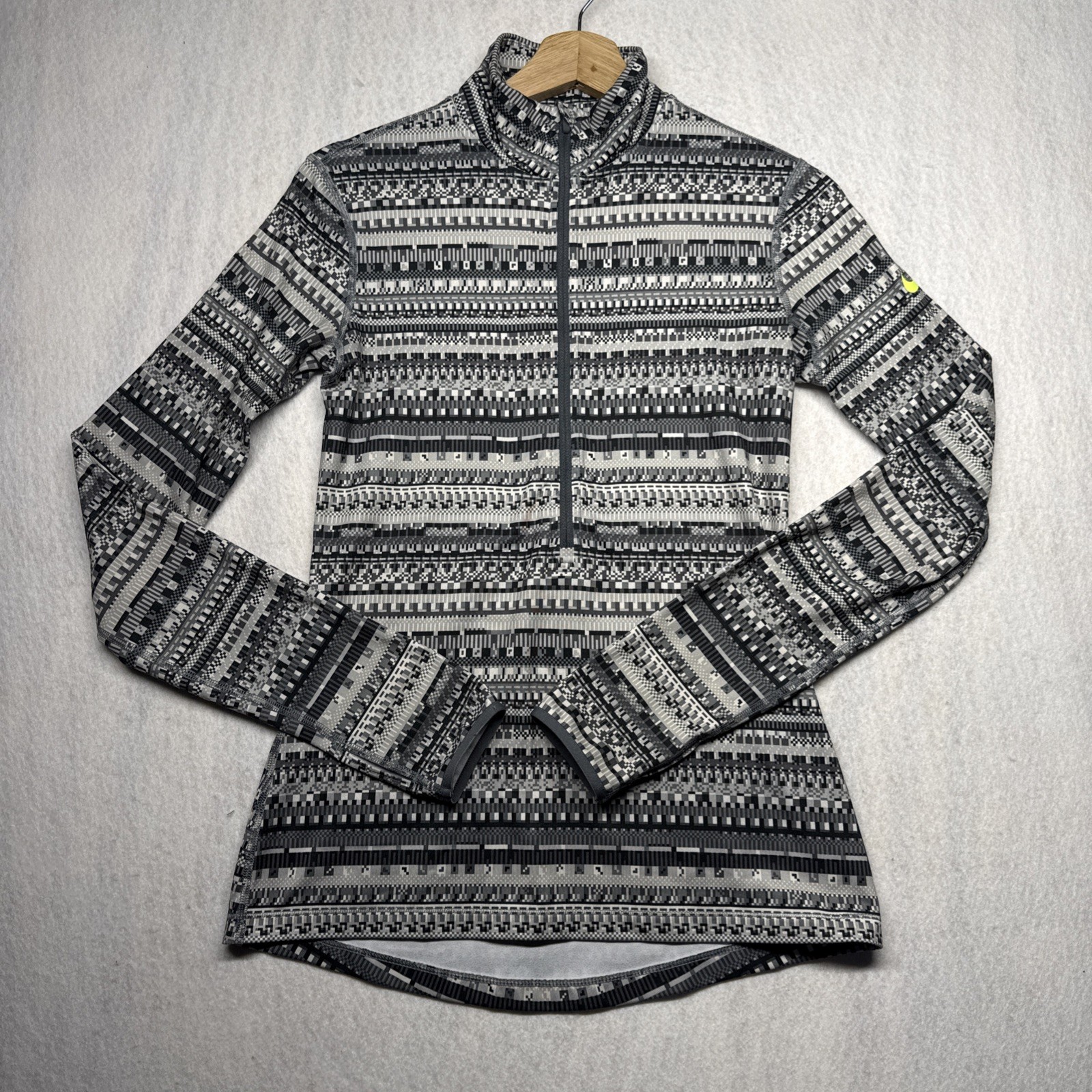 Nike Pro 1/2 Zip Pullover Womens Small Gray Geometric Digital Camp Running
