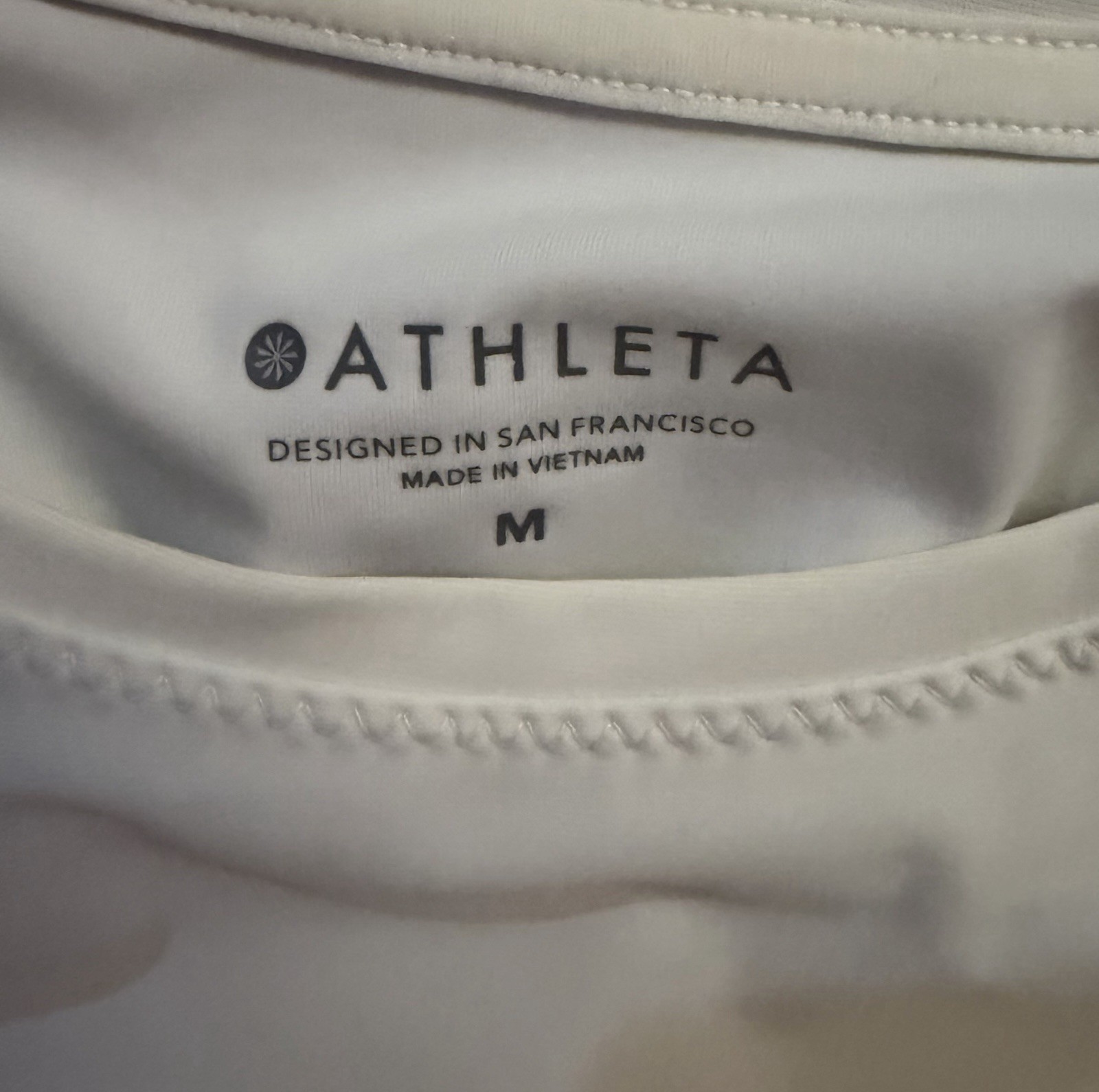 Athleta White Long Sleeve Performance Top Thumbholes Side Zip Pocket Women’s M