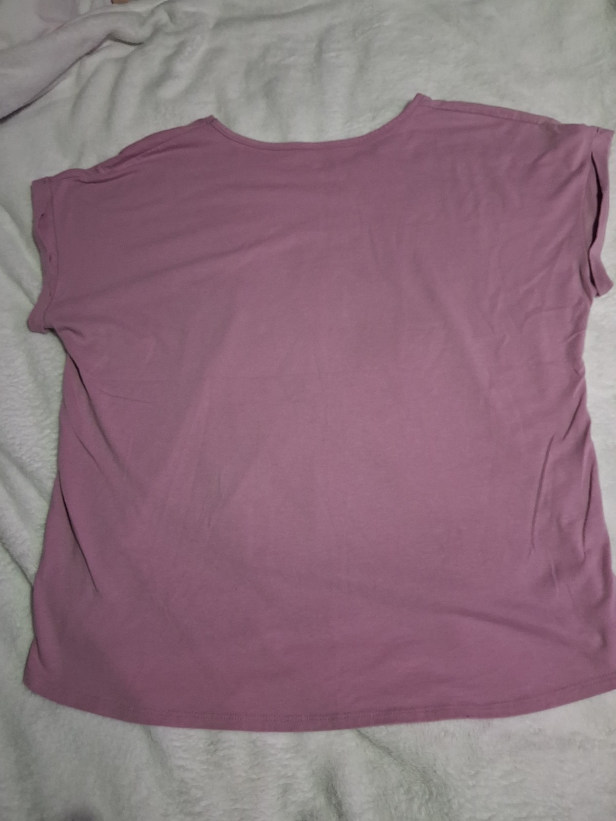 UNDER ARMOUR~”Heatgear” Womens Purple Graphic Print, Loose Fit Shirt Size Medium